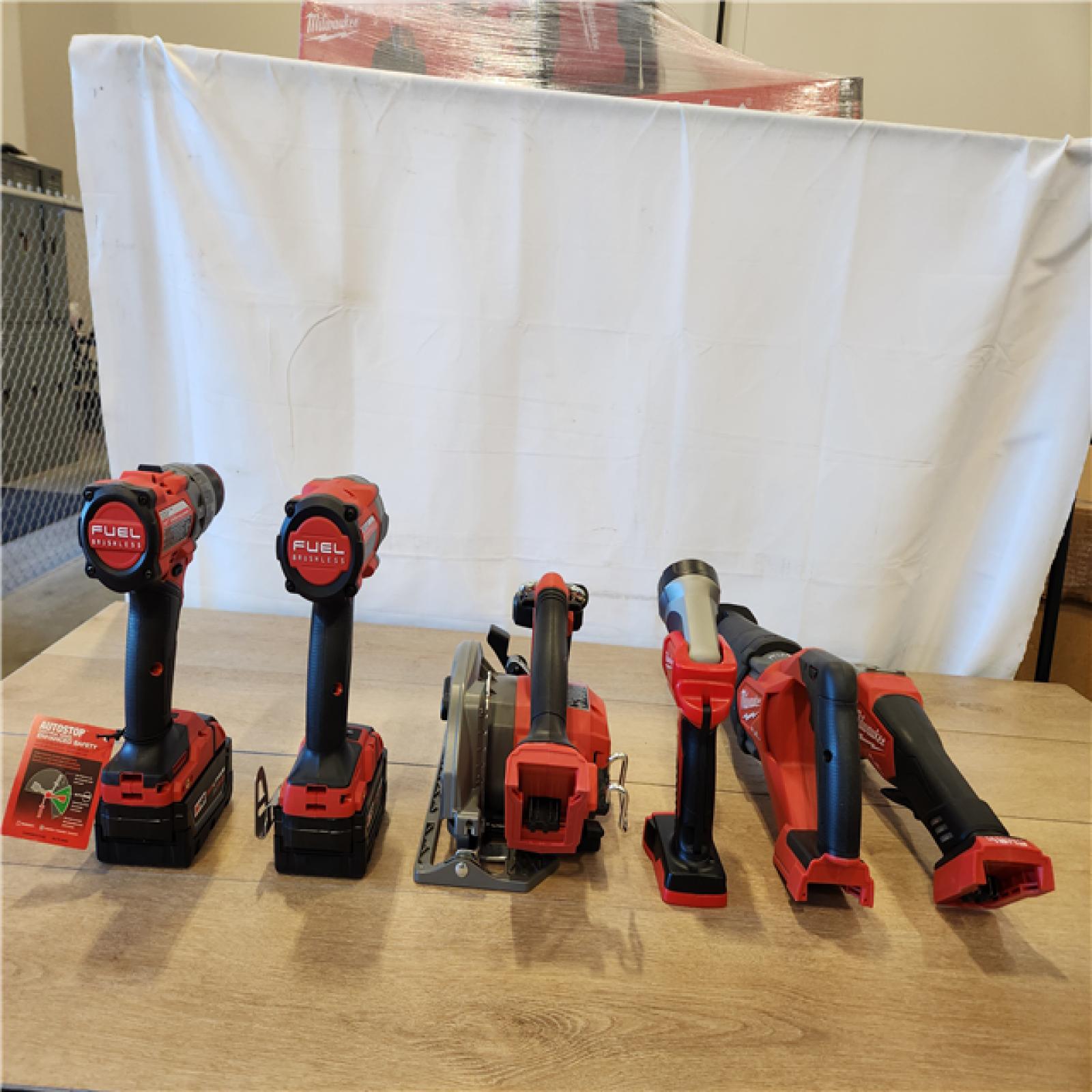 Milwaukee M18 FUEL 18V Lithium-Ion Brushless Cordless Combo Kit with Two 5.0 Ah Batteries  1 Charger  2 Tool Bags (6-Tool)