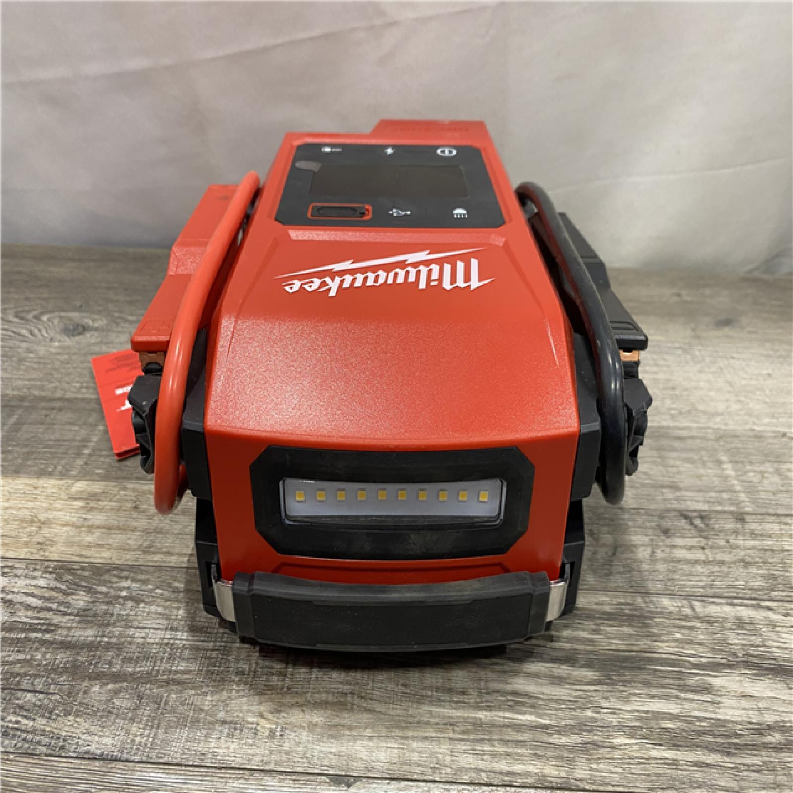 AS-IS Milwaukee 18V Lithium-Ion Cordless 2000 Peak Amp HOTSHOT Jump Starter (Tool-Only)