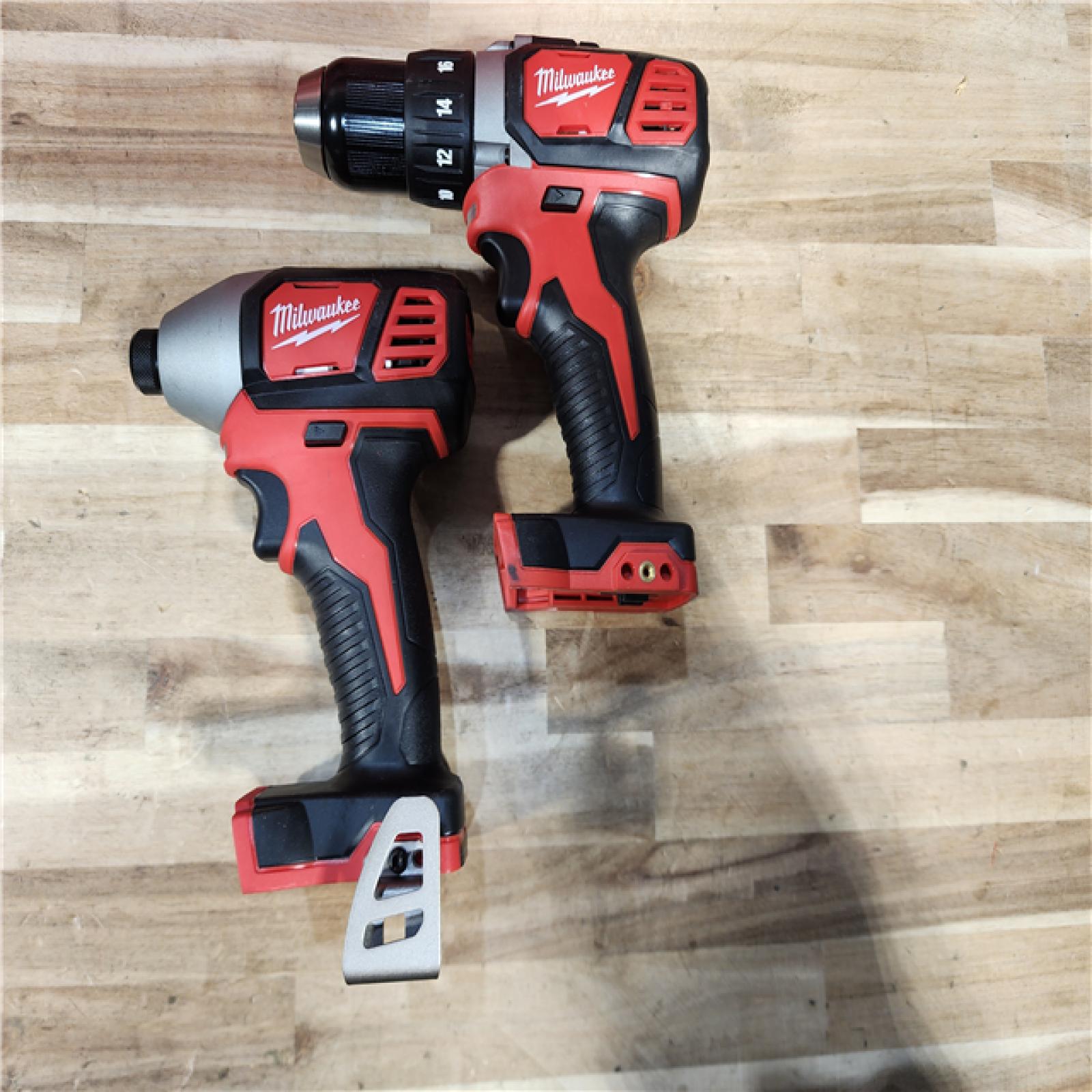 HOUSTON LOCATION - AS-IS (APPEARS LIKE NEW) Milwaukee 18V Lithium-Ion Cordless Drill Driver/Impact Driver Combo Kit