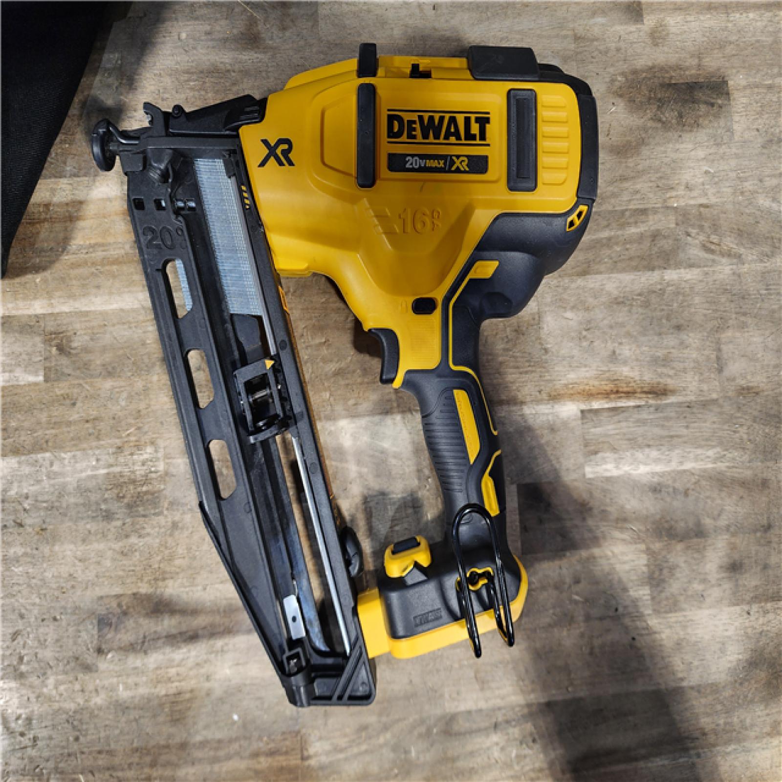 HOUSTON LOCATION - AS-IS DeWalt 20V 16 Gauge Cordless Angled Finish Nailer Kit W/ 2Ah Battery