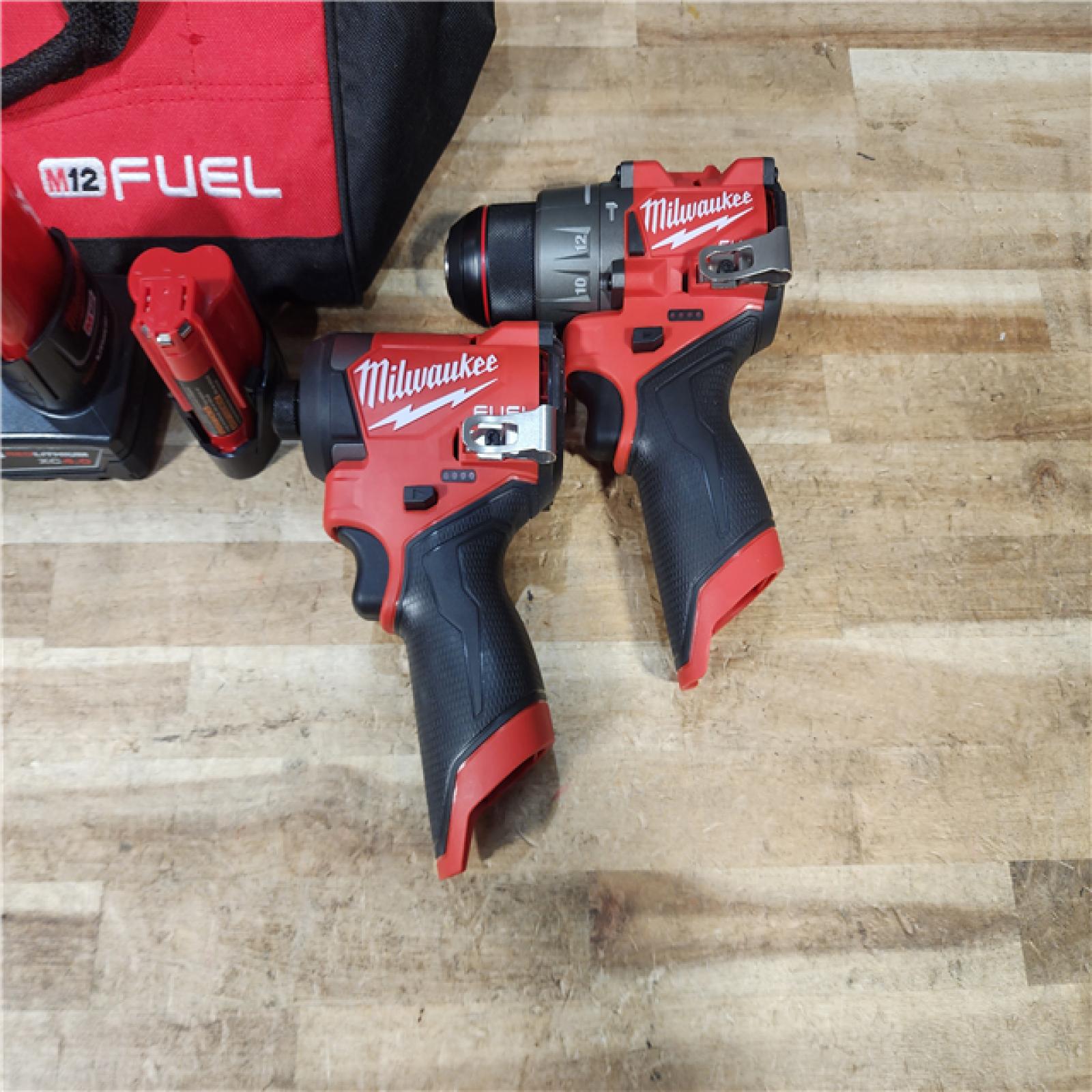 HOUSTON LOCATION - AS - IS Milwaukee 2 Tool Combo Kit W/ (2) Battery & Charger