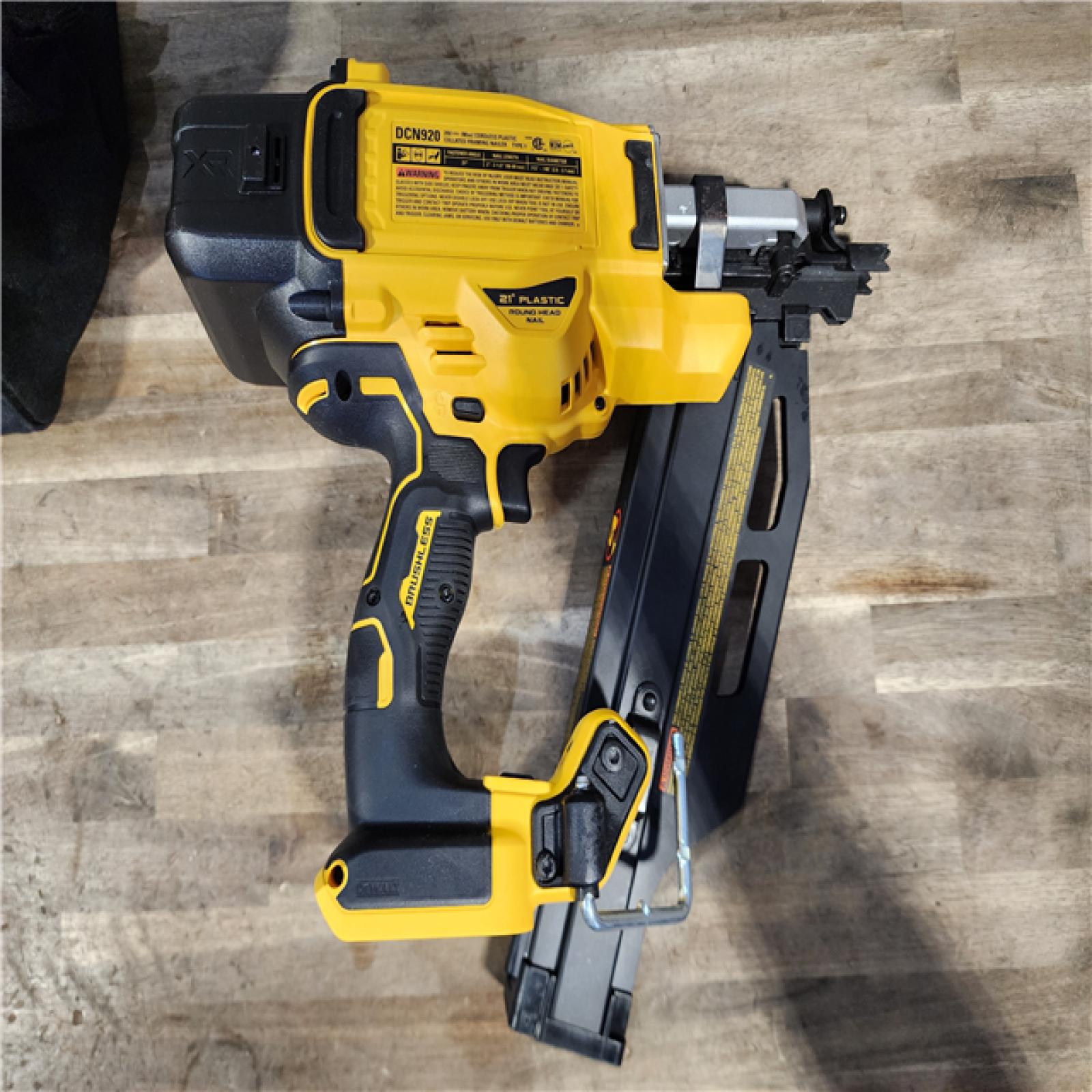 HOUSTON LOCATION - AS-IS DeWalt 20V MAX Cordless 21 Deg Framing Nailer Kit (Battery & Charger) 20 V