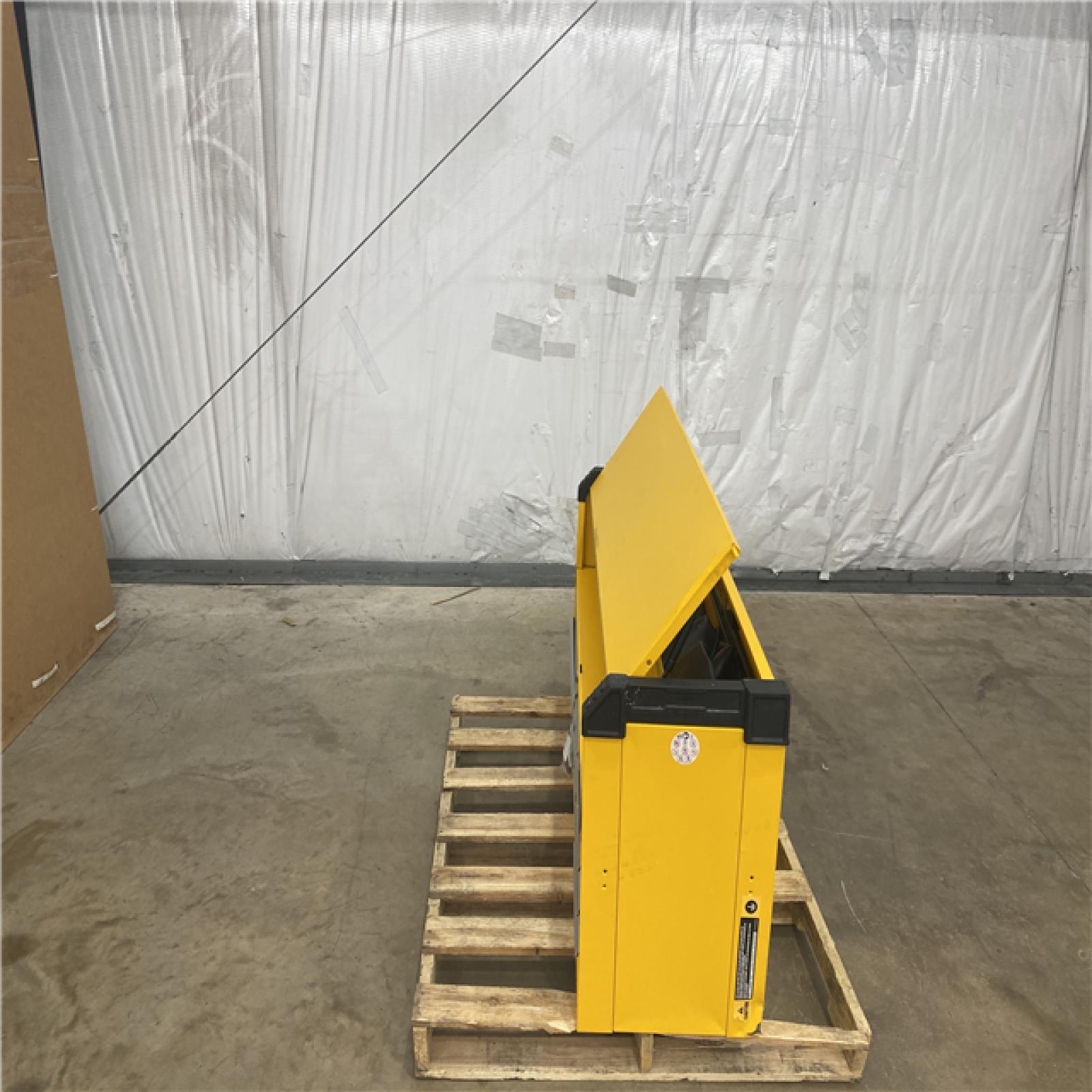 Houston Location - AS-IS Tool Pallet DEWALT SIX DRAWER TOOL BOX
