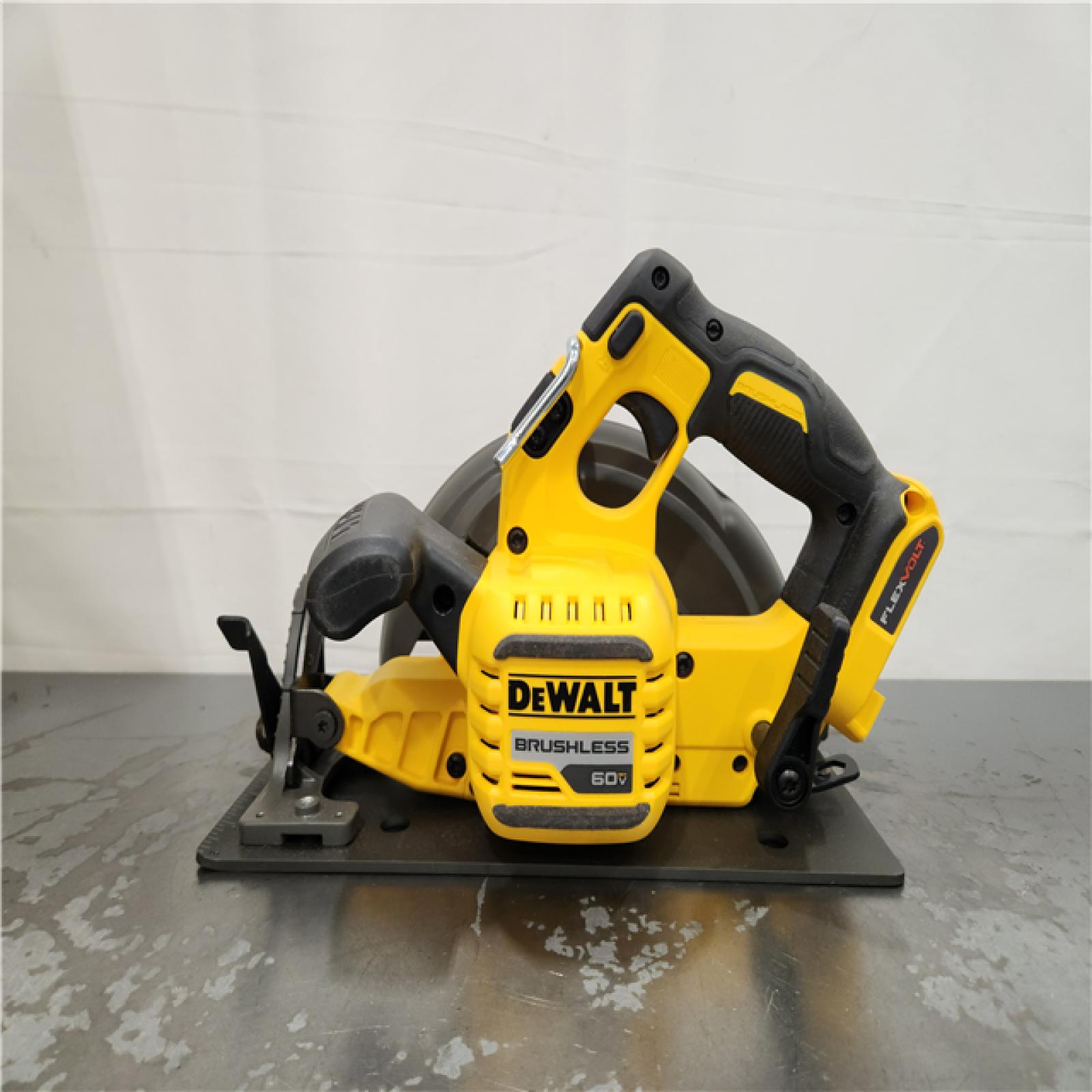 AS-IS- DeWALT Flexvolt Max 7-1/4  60V Brushless Circular Saw DCS578B (Bare Tool)