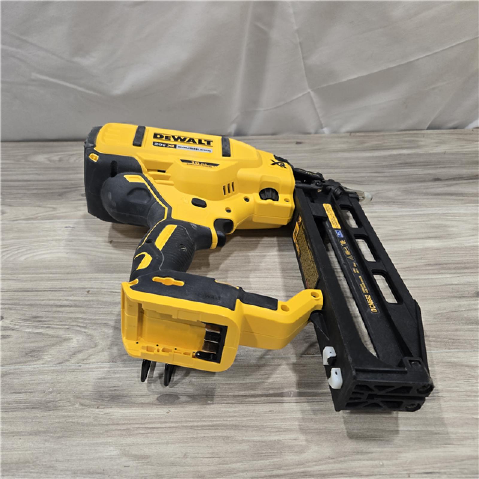 AS-IS DEWALT 20V MAX XR 16-Gauge Cordless Finish Nailer (Tool Only)