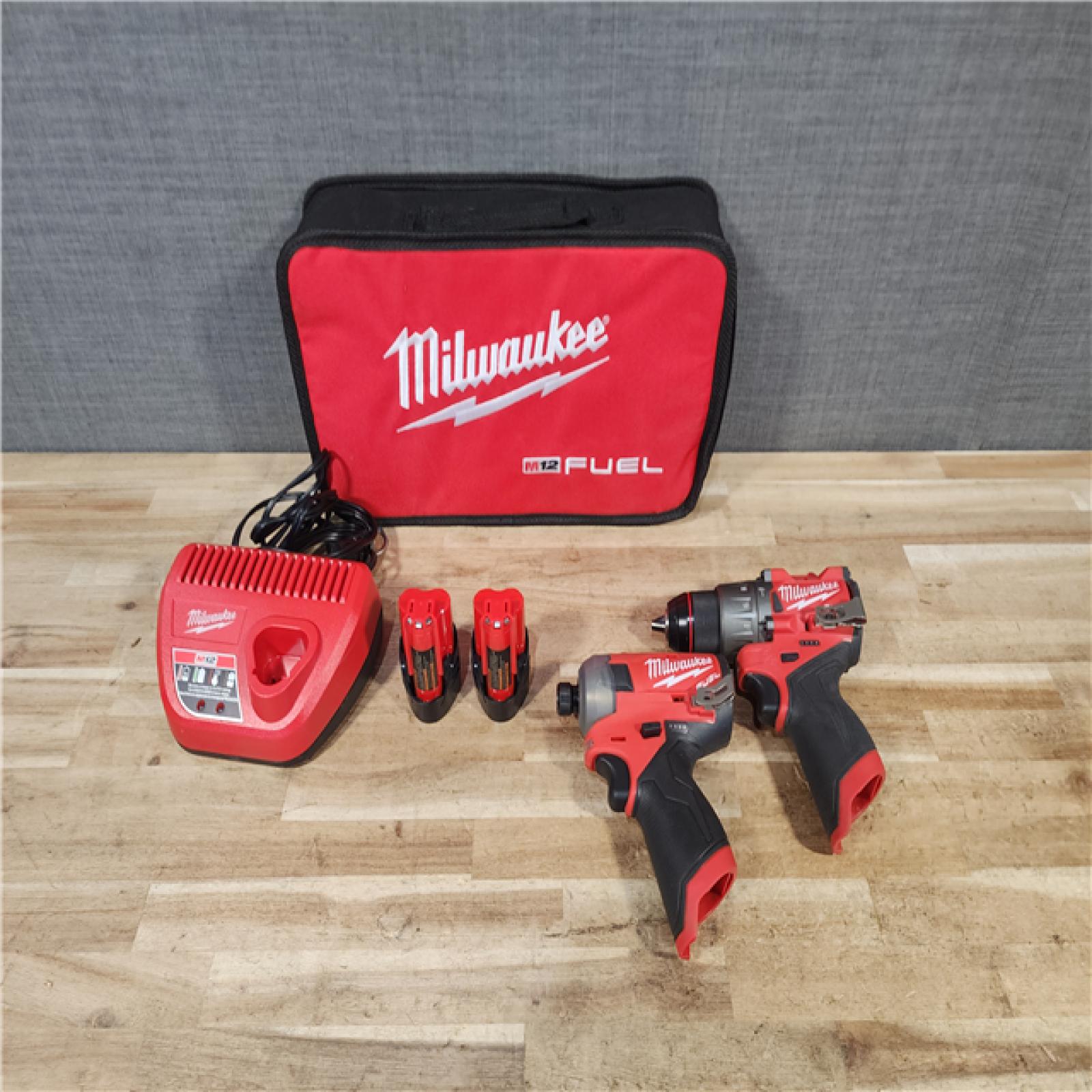 HOUSTON LOCATION - AS - IS Milwaukee 2 Tool Combo Kit W/ (2) Battery & Charger