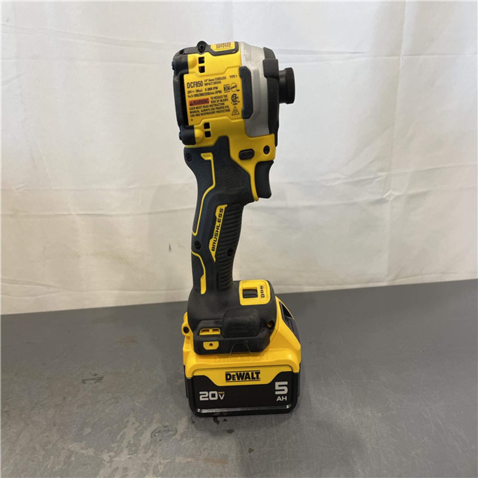 AS-IS - DEWALT ATOMIC 20V MAX Lithium-Ion Cordless 1/4 in. Brushless Impact Driver Kit