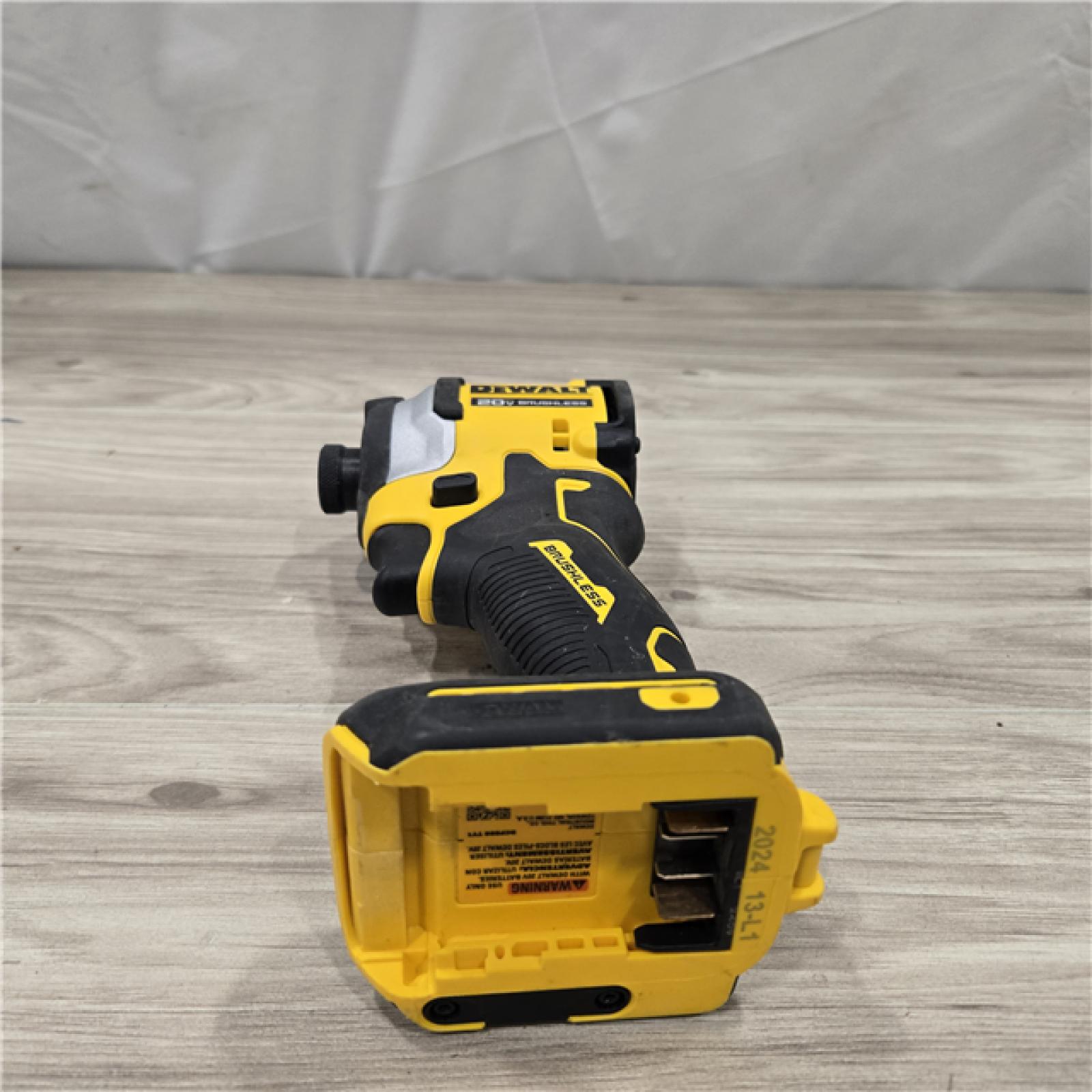 AS-IS DeWalt 20V MAX ATOMIC 1/4 in. Cordless Impact Driver Kit