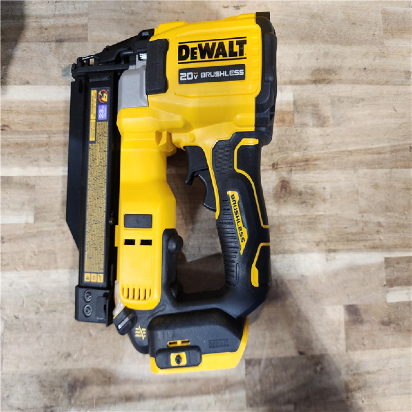 HOUSTON LOCATION - AS-IS DEWALT ATOMIC 20V MAX Lithium Ion Cordless 23 Gauge Pin Nailer Kit