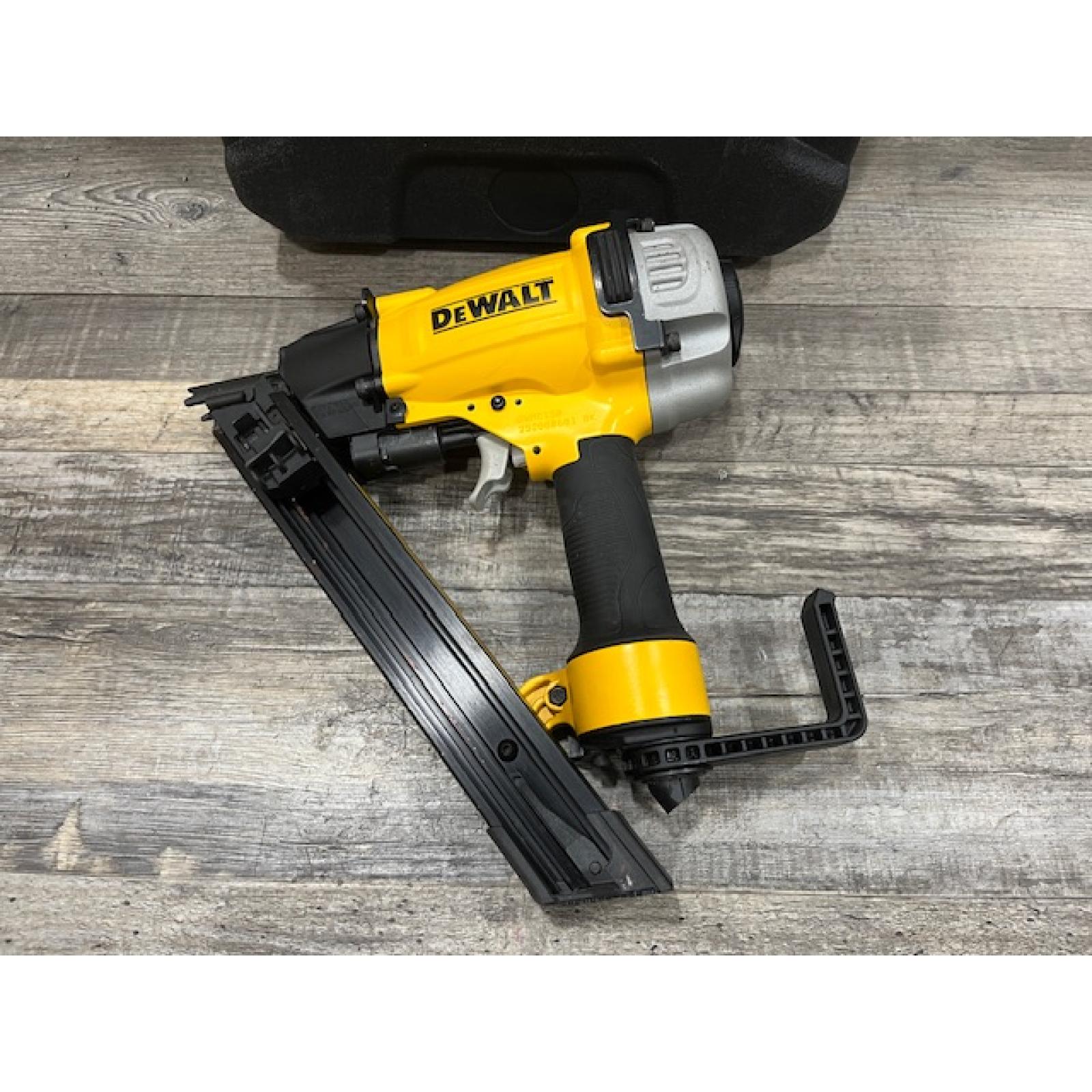 AS-IS  DEWALT 20-Volt MAX XR 1-1/2 in. PEX Expander Kit