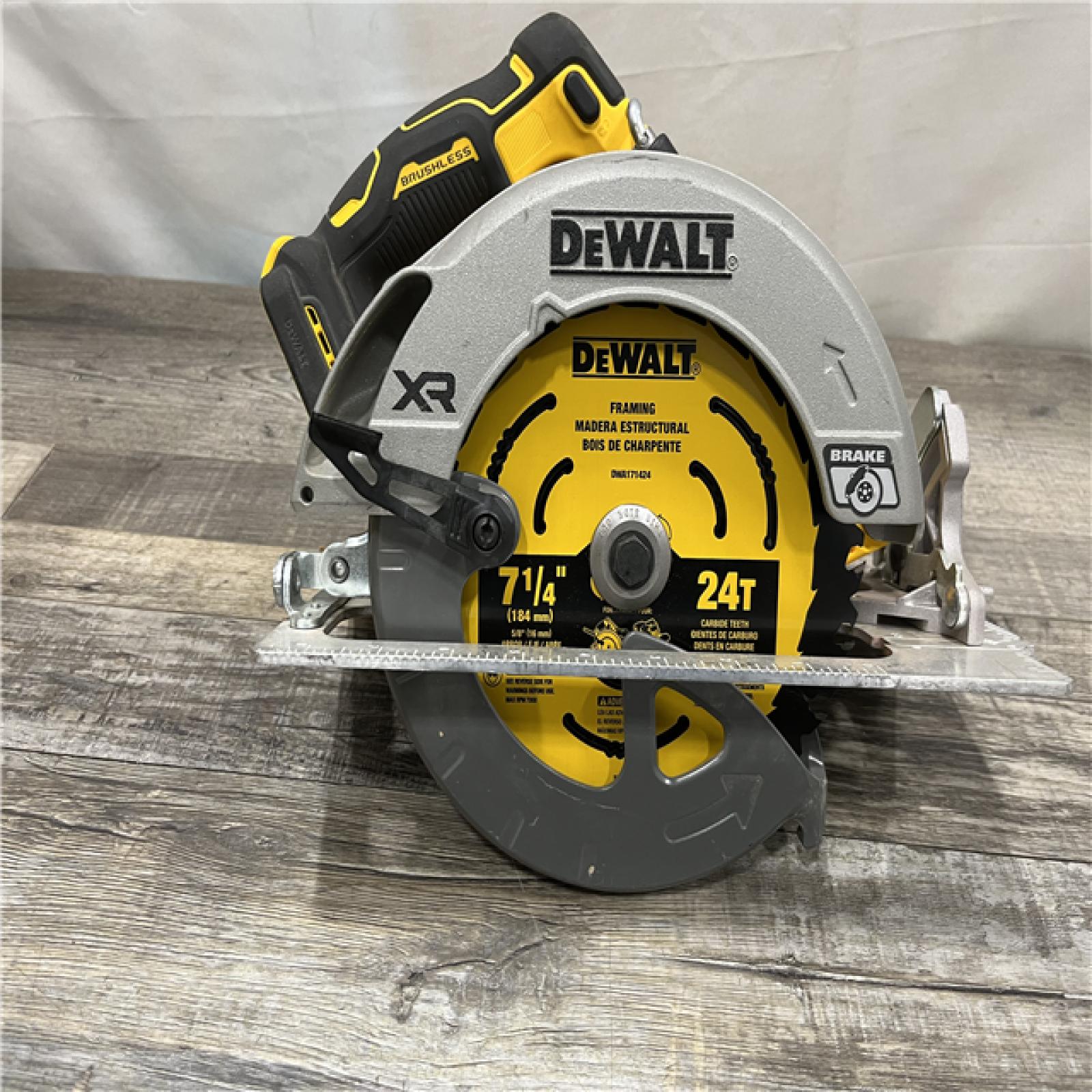 AS-IS DEWALT 20-Volt MAX 7-1/4 in. Cordless Circular Saw (Tool Only)