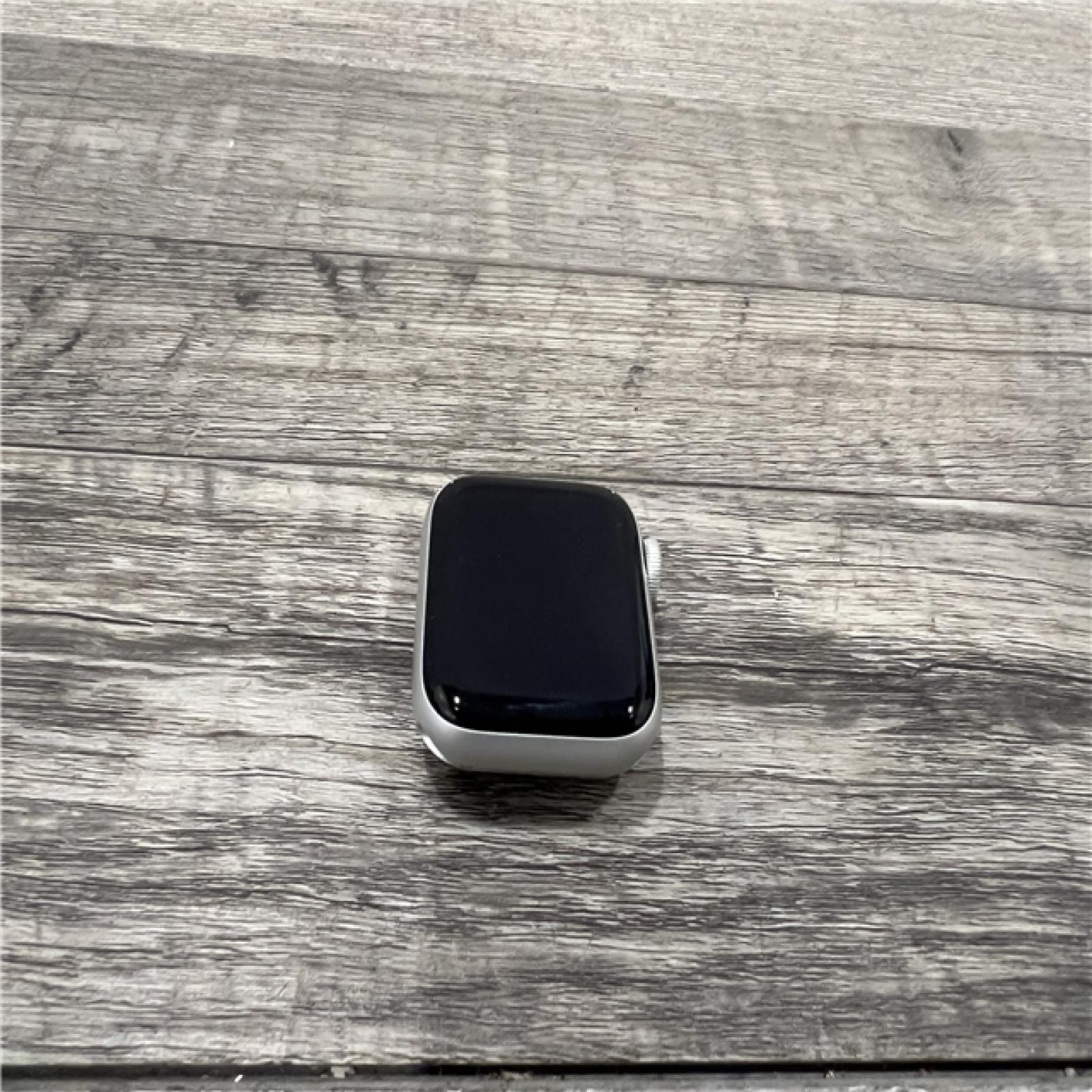 AS-IS Apple Watch SE - GPS + Cellular - 40mm - Silver Aluminum Case