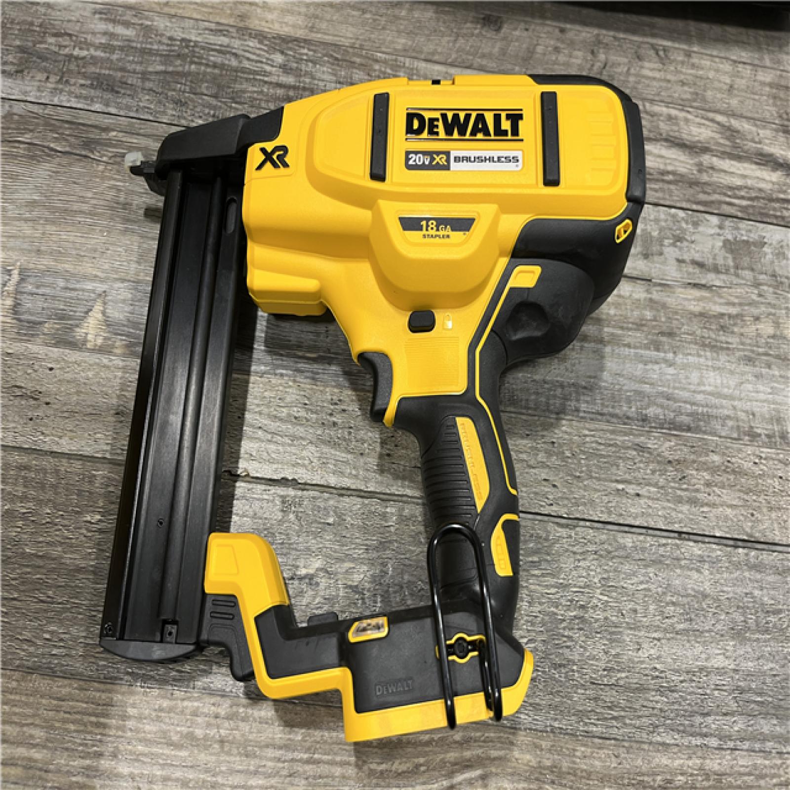 AS-IS DEWALT 20V MAX XR Lithium-Ion Cordless 18-Gauge Narrow Crown Stapler Kit