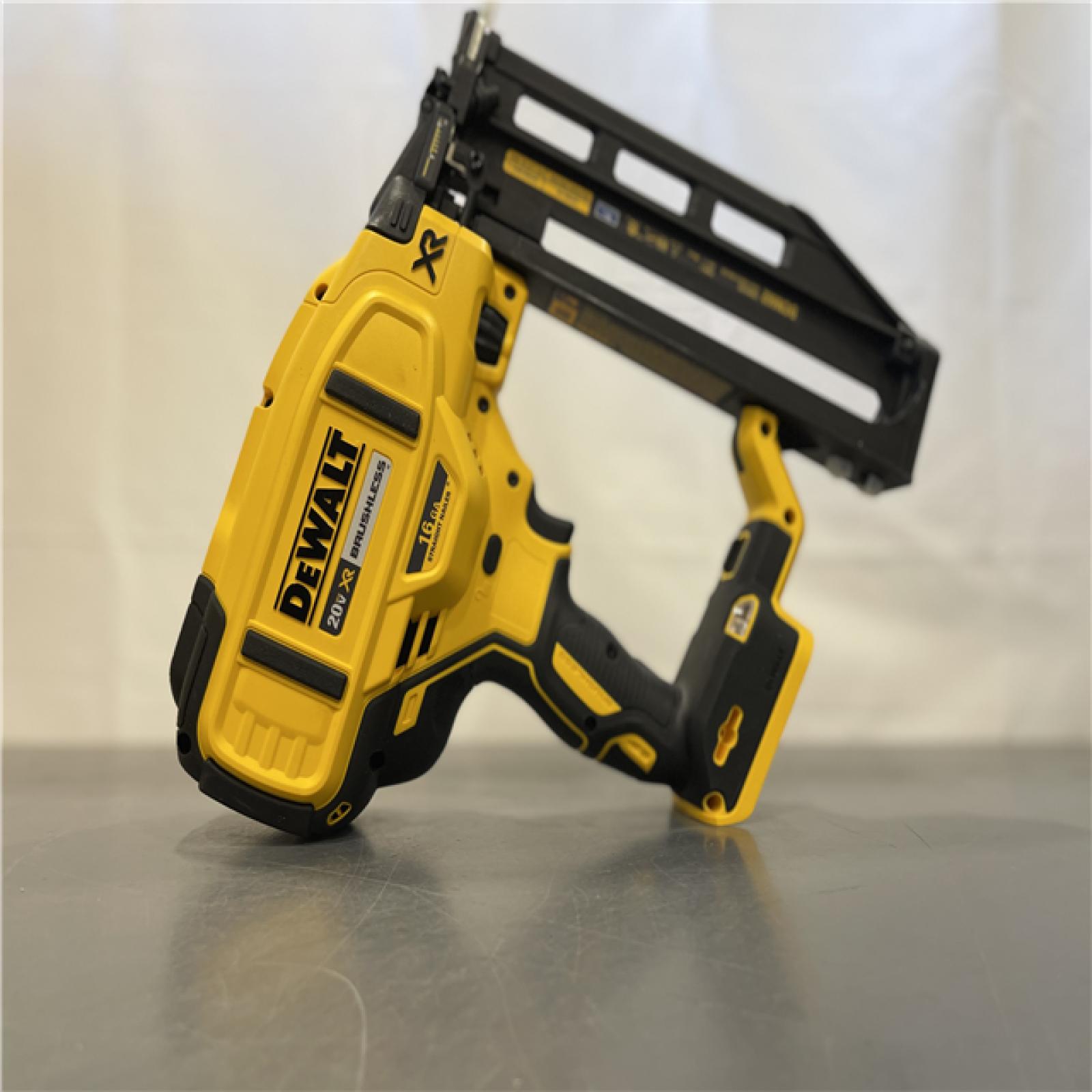 AS-IS - DEWALT 20V MAX XR 16-Gauge Lithium-Ion Cordless Finish Nailer (Tool Only)