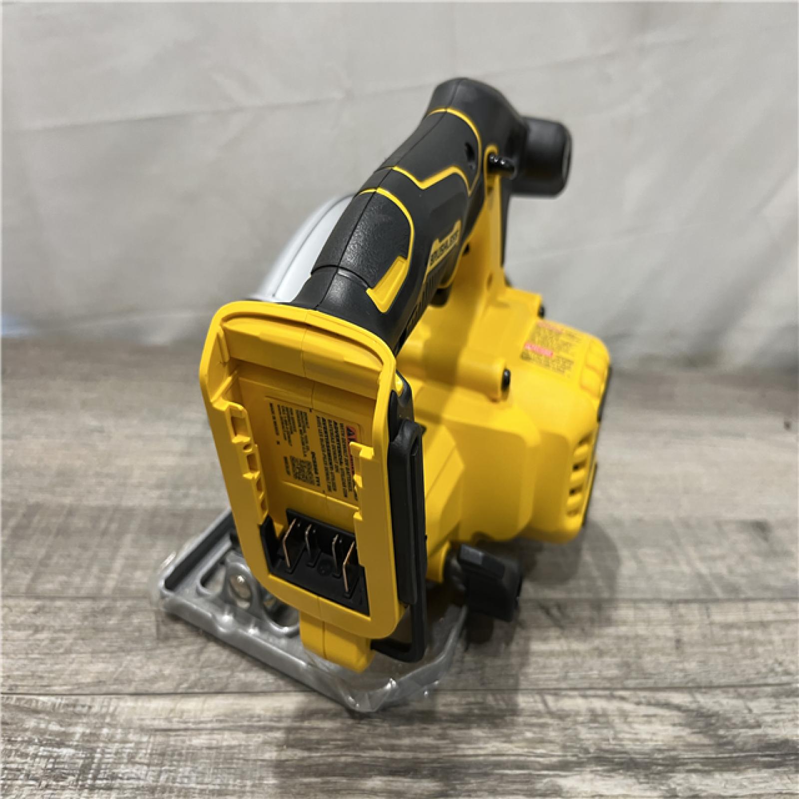 AS-IS DEWALT 20V MAX Cordless Brushless 6-1/2 in.Circular Saw (Tool Only)