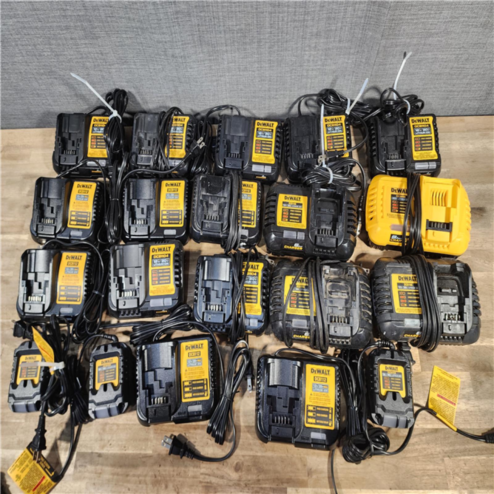HOUSTON LOCATION - AS-IS DEWALT BATTERY CHARGER PACK QTY - 20