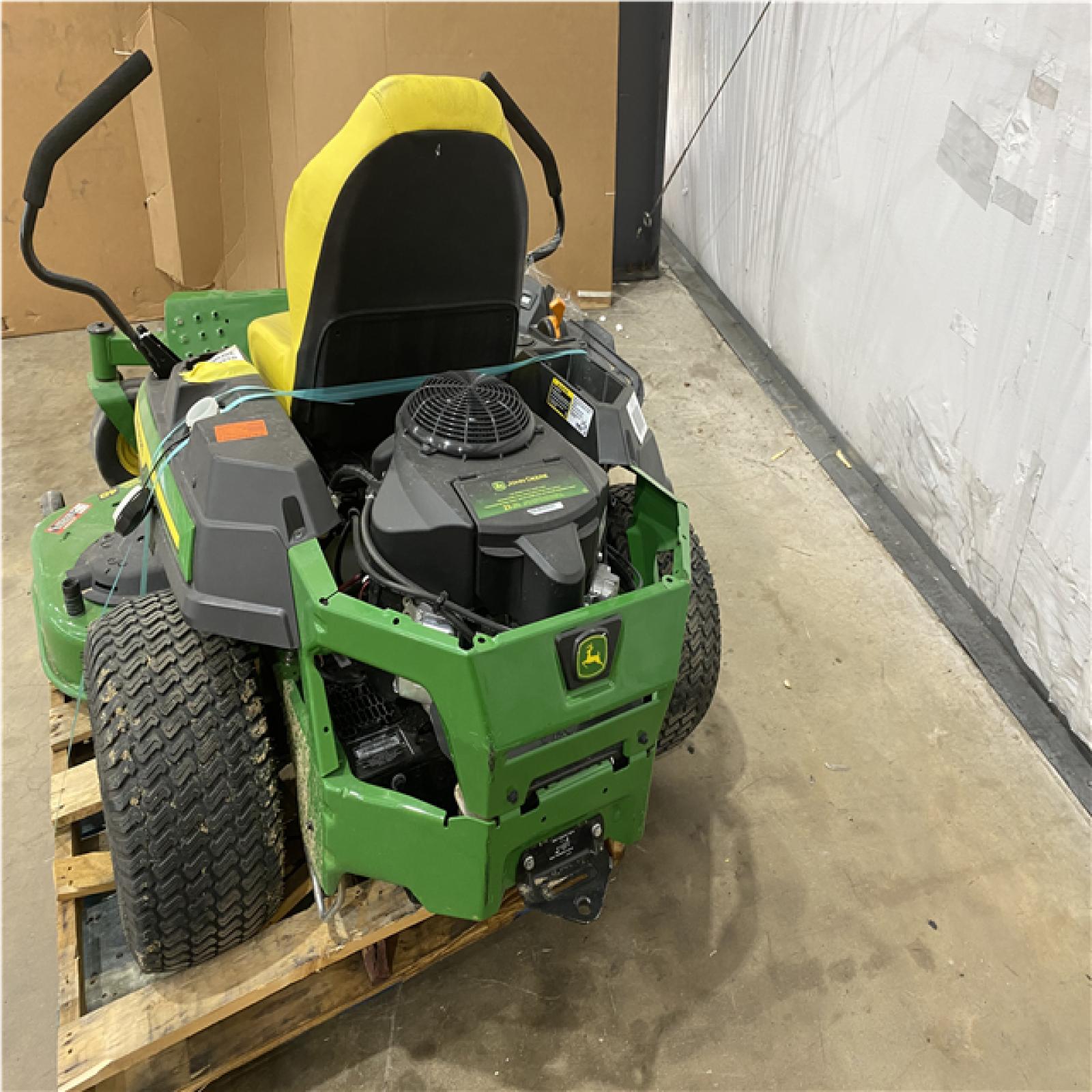 Houston Location - AS-IS Outdoor Power Equipment JOHN DEERE Z 330 M