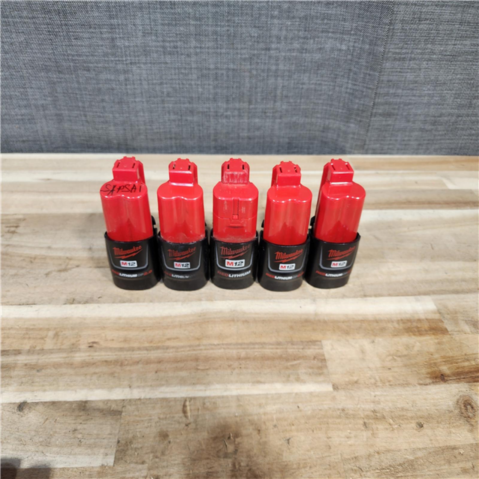 HOUSTON LOCATION - AS-IS MILWAUKEE BATTERY PACK QTY - 10