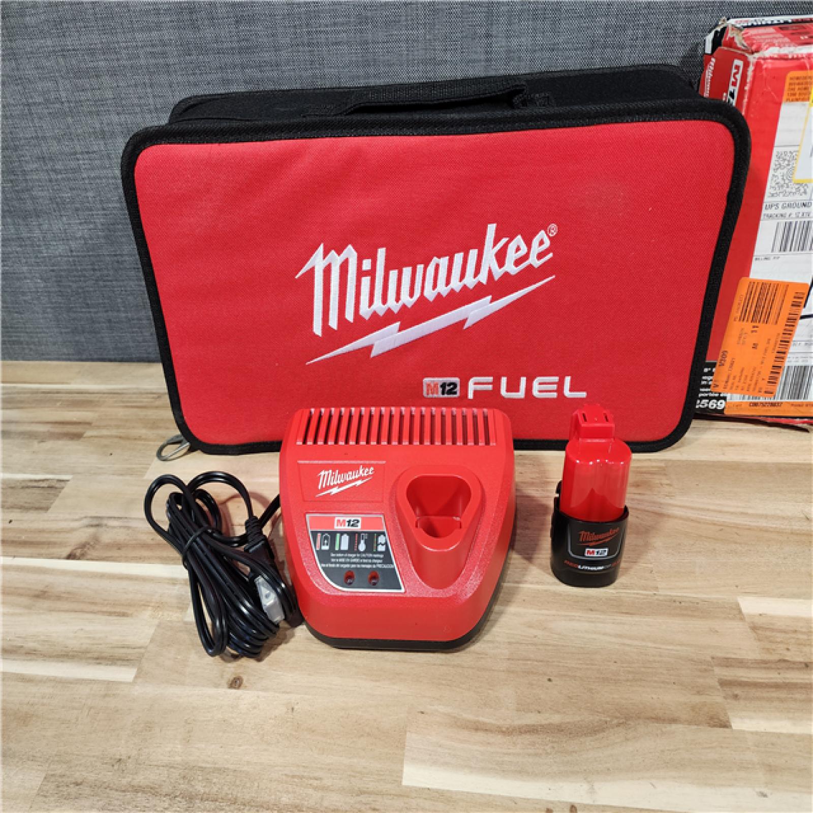 HOUSTON LOCATION - AS-IS (APPEARS LIKE NEW) M12 FUEL 12V Lithium-Ion Brushless Cordless 3/8 in. Extended Reach High Speed Ratchet Kit