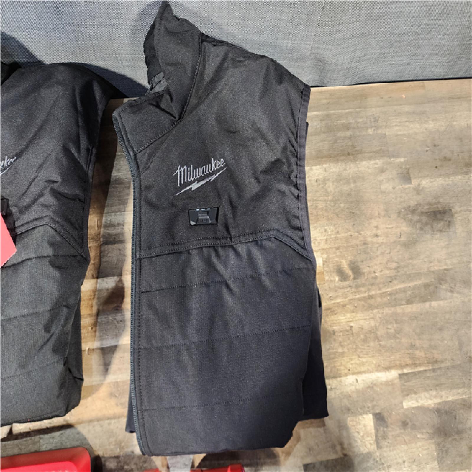 HOUSTON LOCATION - AS-IS MILWAUKEE 2 HEATED CLOTHING COMBO KIT