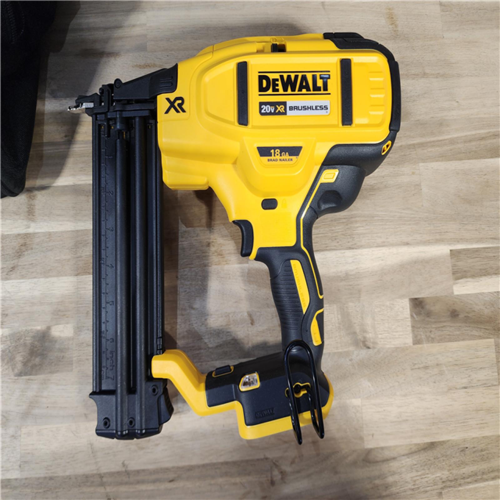 HOUSTON LOCATION - AS-IS DEWALT 20V MAX XR 18 Gauge Brad Nailer Kit