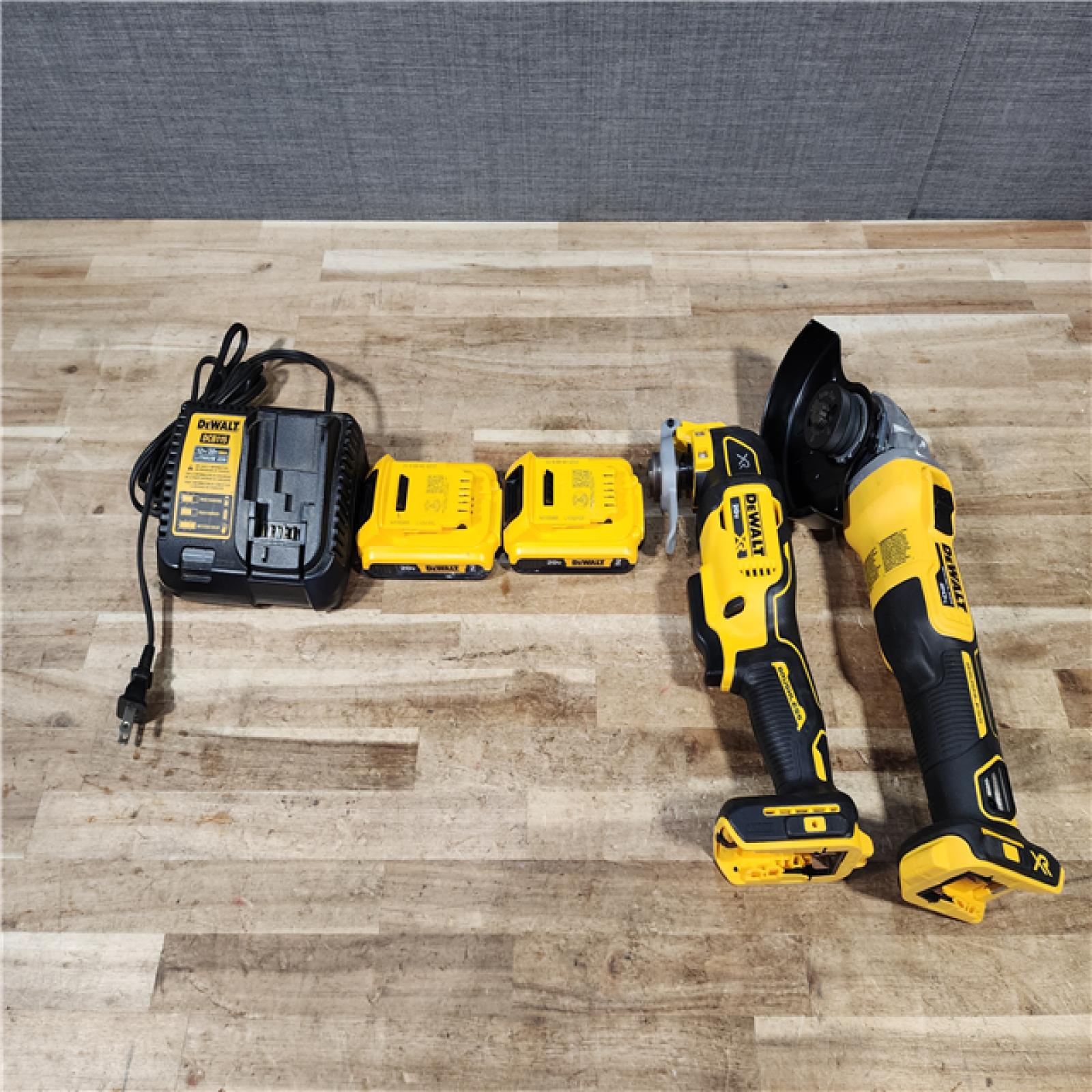 HOUSTON LOCATION - AS - IS DEWALT 2 TOOL COMBO KIT W/ (2) BATTERY & CHARGER