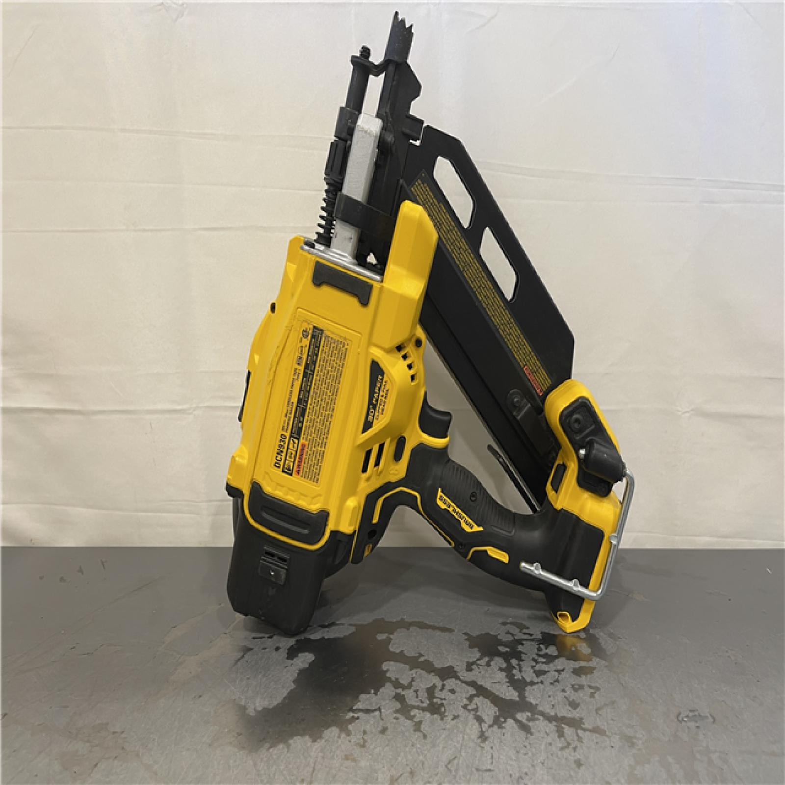 AS-IS - DEWALT 20-Volt 30° Cordless Framing Nailer