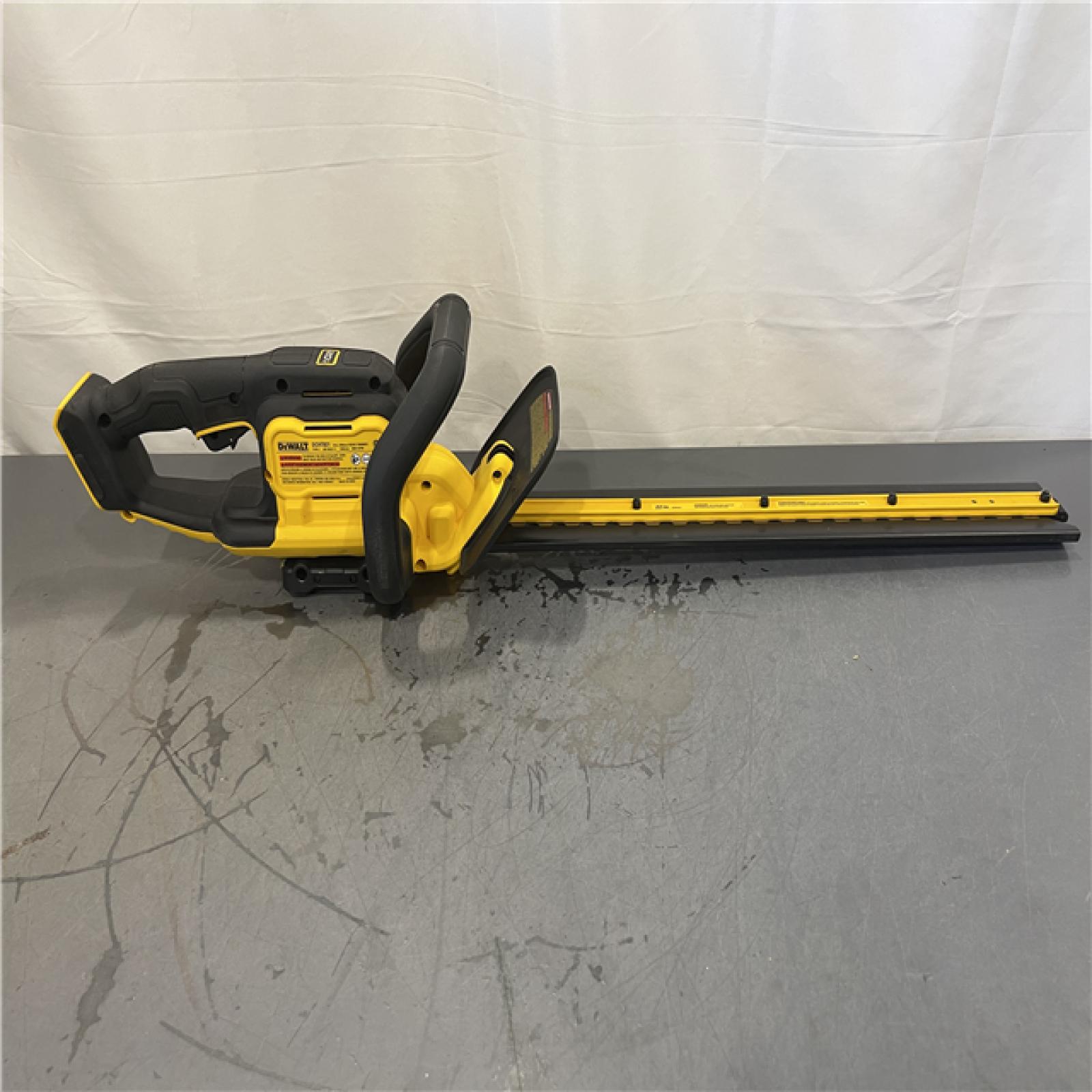 AS-IS - DeWalt 20V MAX 22 in. Cordless Battery Powered Hedge Trimmer