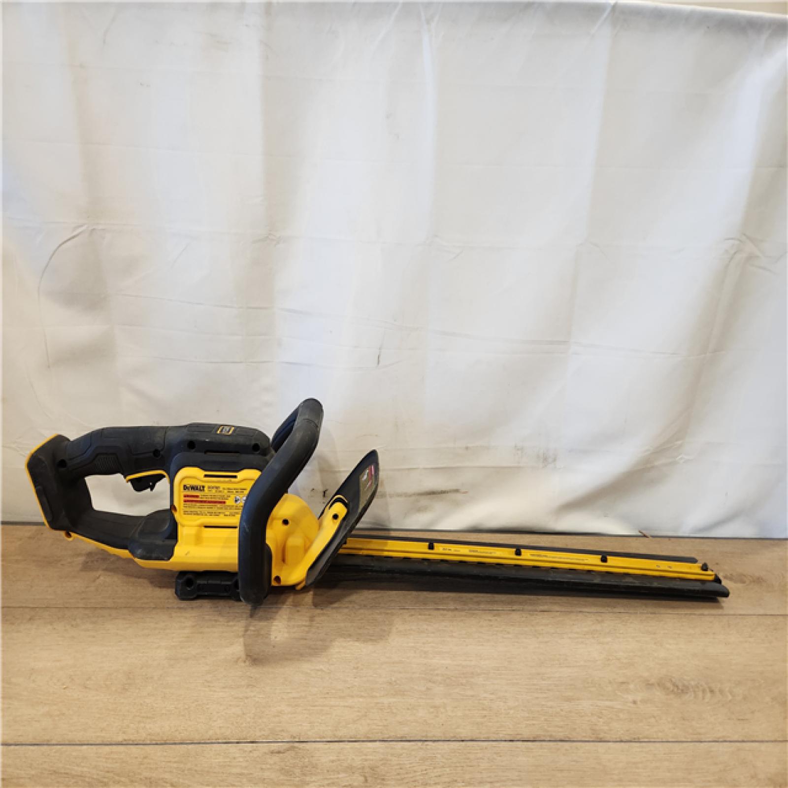 AS-IS- DEWALT 20V MAX 22 Cordless Hedge Trimmer