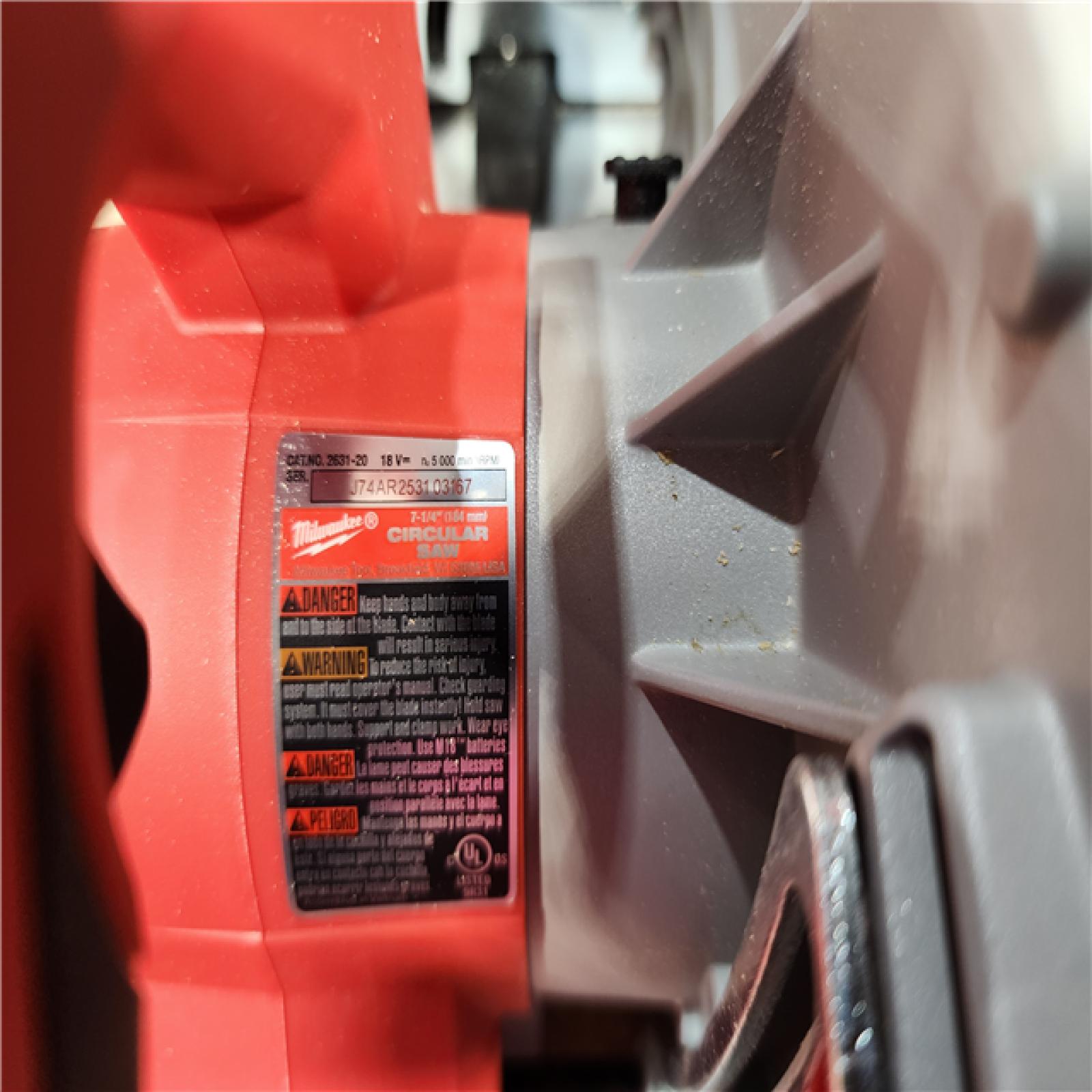 HOUSTON LOCATION - AS - IS Milwaukee 18V Lithium-Ion Brushless Cordless 7-1/4 in. Circular Saw (Tool-Only)