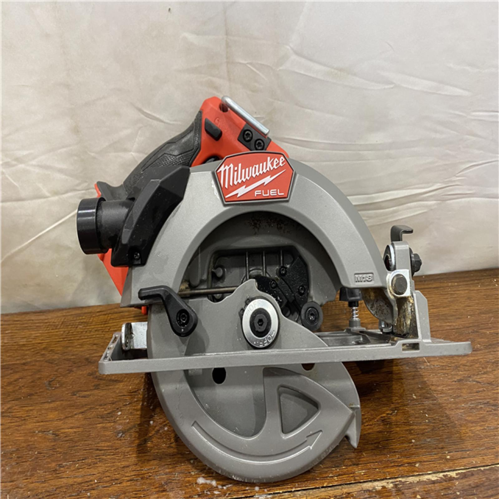 AS-IS Milwaukee Tools M18 FUEL 7-1/4 Circular Saw (Tool Only) 2834-20