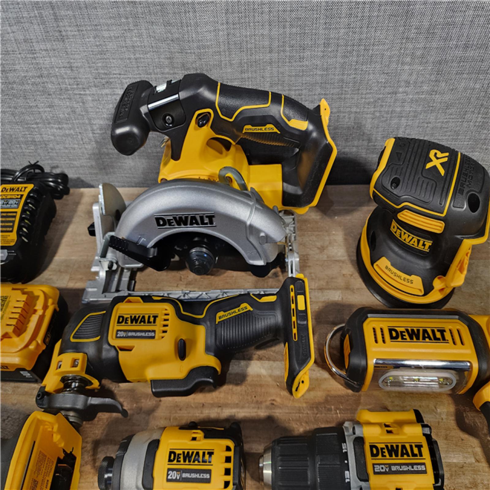 HOUSTON LOCATION - AS-IS DEWALT 7 TOOL COMBO KIT W/ (2) BATTERY & CHARGER