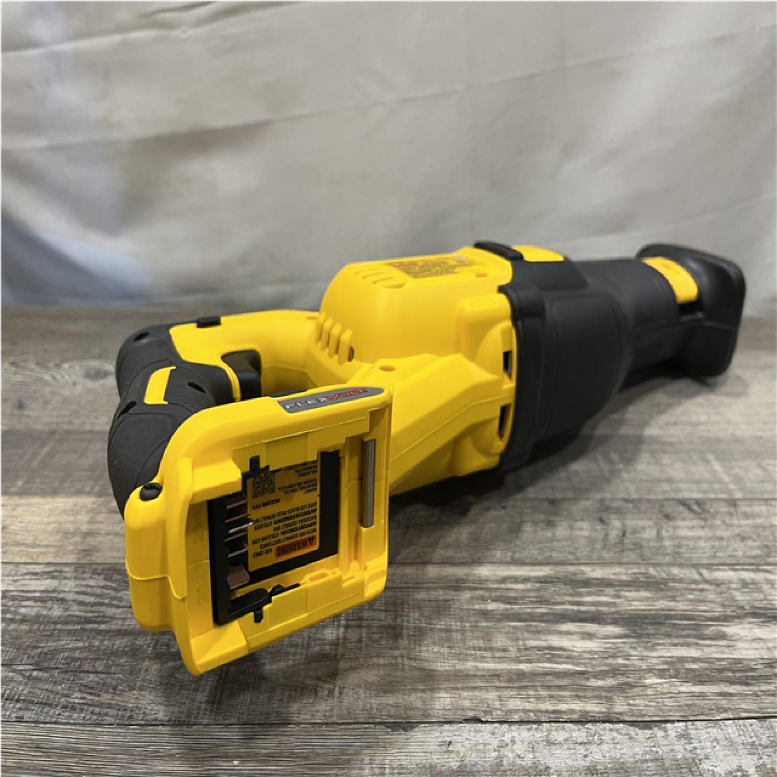 AS-IS DEWALT FLEXVOLT 60-Volt MAX Cordless Brushless Reciprocating Saw Kit