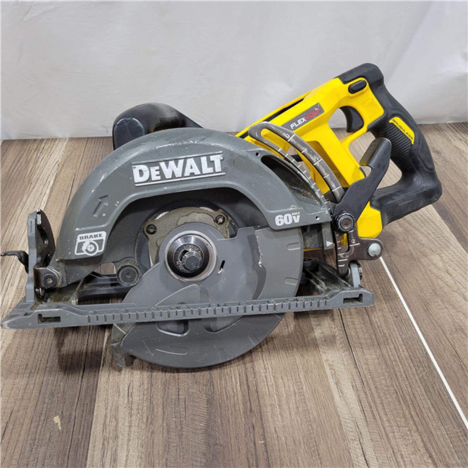 AS-IS  DEWALT FLEXVOLT 60V MAX Cordless Brushless 7-1/4 in. Wormdrive Style Circular Saw (Tool Only)