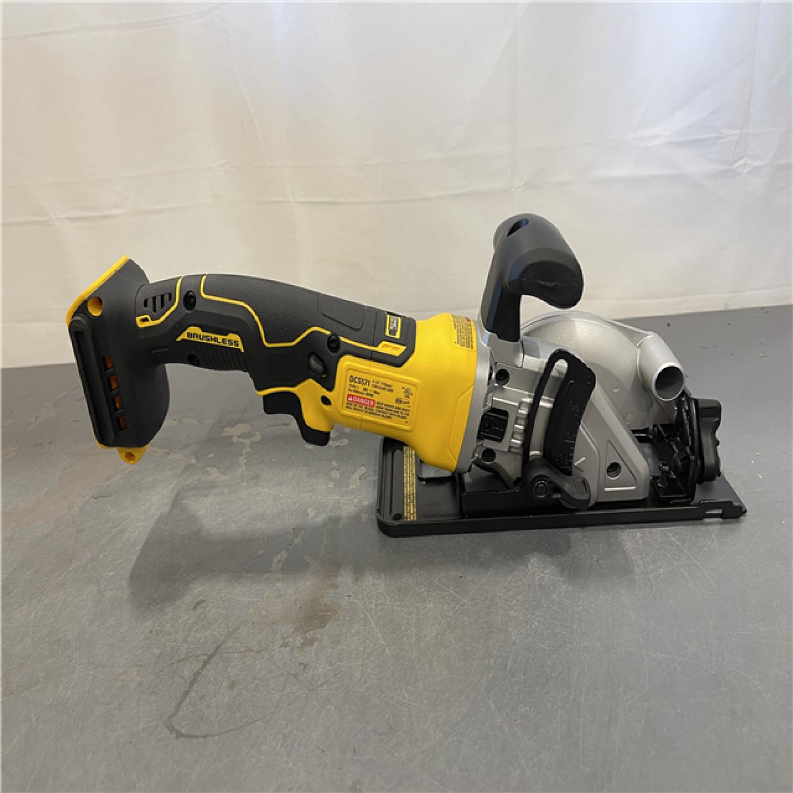 AS-IS - DEWALT ATOMIC 20V MAX Cordless Brushless 4-1/2 in. Circular Saw