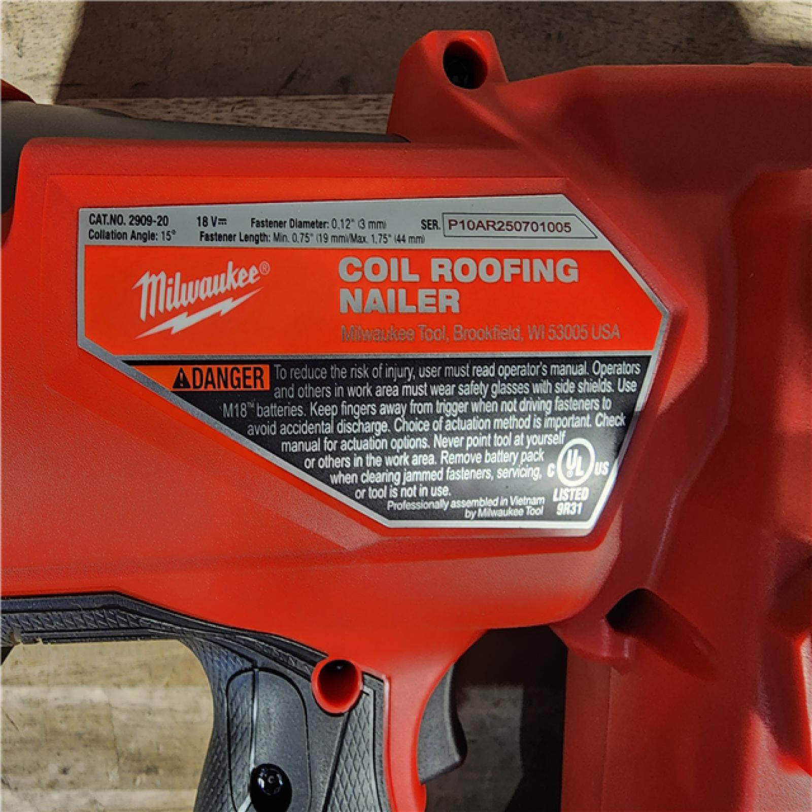 HOUSTON LOCATION - AS-IS (APPEARS LIKE NEW) Milwaukee M18 FUEL Coil Roofing Nailer (TOOL ONLY)