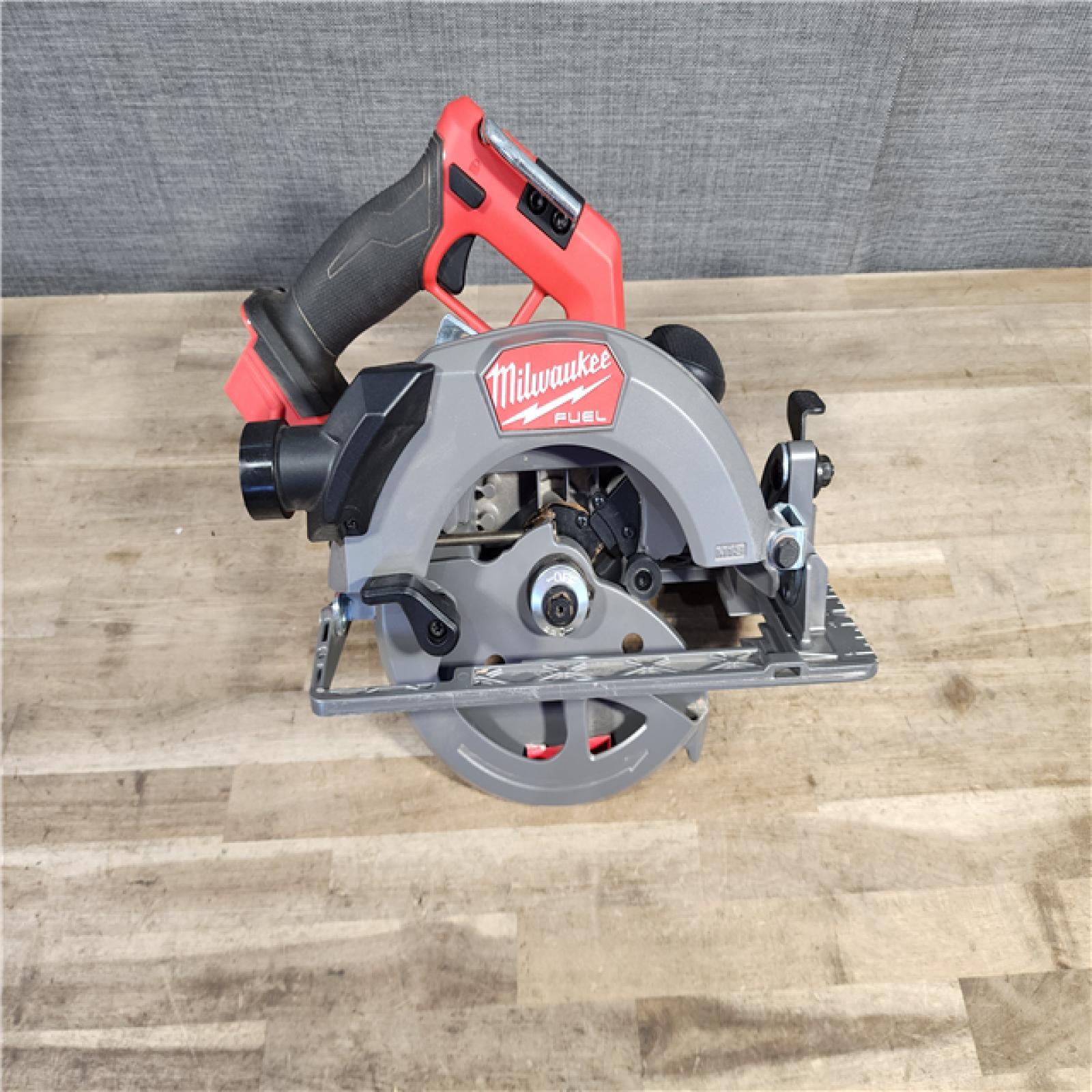 HOUSTON LOCATION - AS-IS Milwaukee M18 FUEL 7-1/4 Inch Circular Saw (Bare Tool)