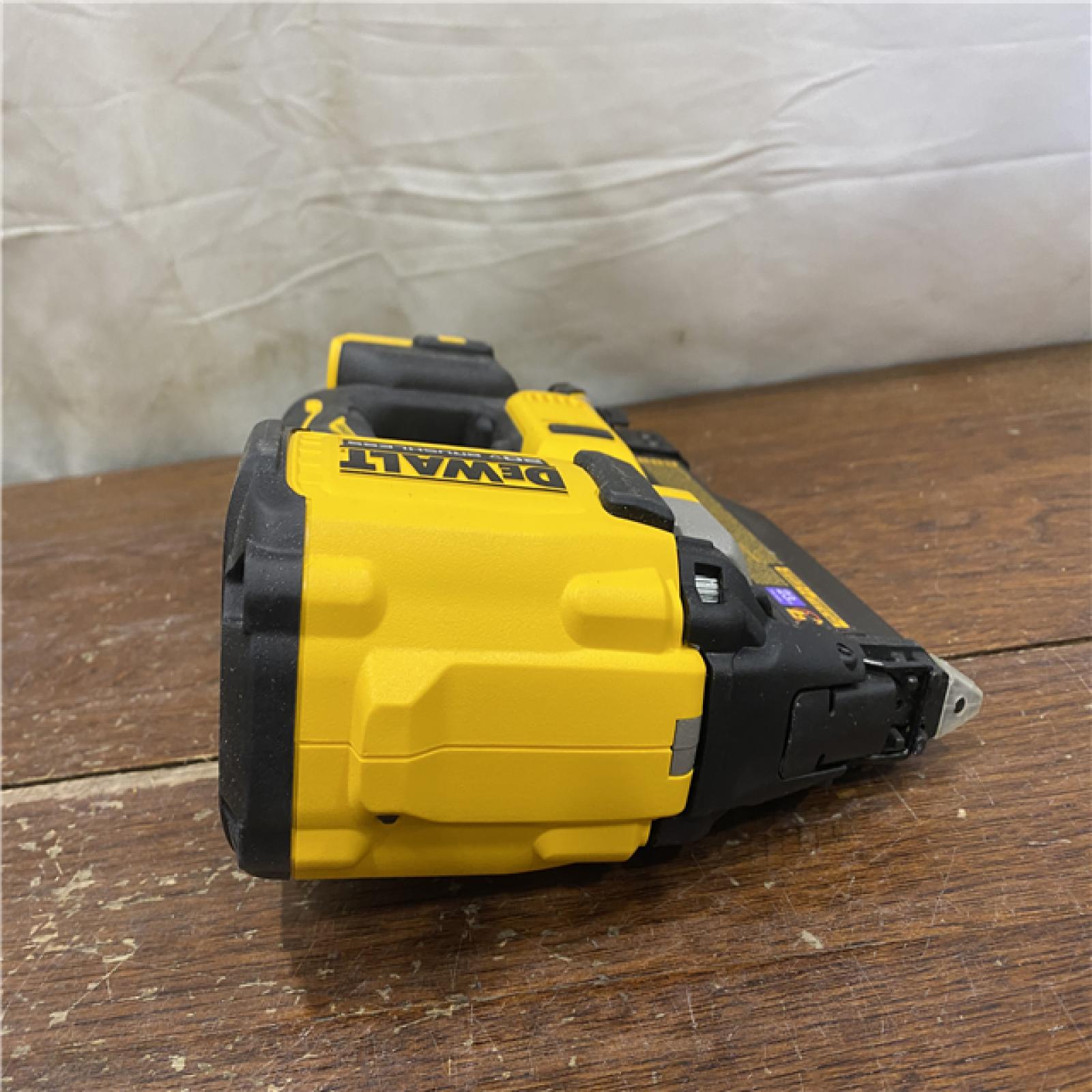 AS-IS DEWALT ATOMIC 20V MAX Lithium Ion Cordless 23 Gauge Pin Nailer Kit with 3.0Ah Battery and Charger