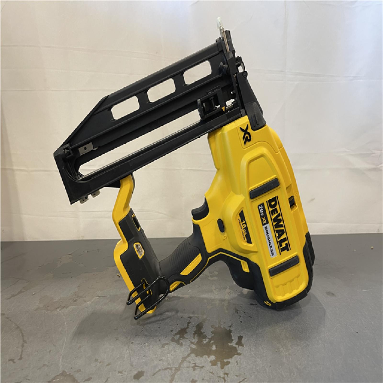 AS-IS - DEWALT 20V MAX XR 16-Gauge Lithium-Ion Cordless Finish Nailer