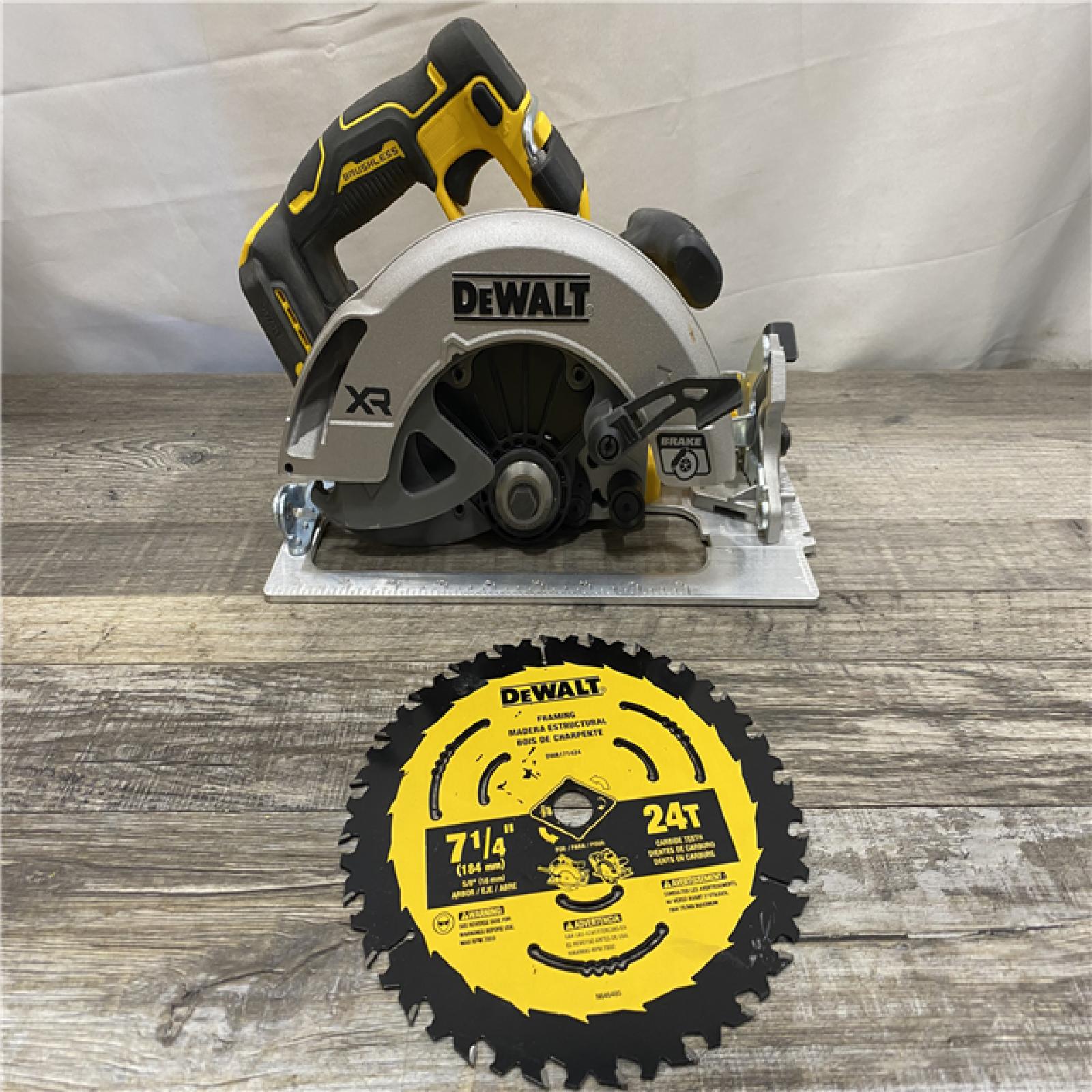 AS-IS DEWALT 20-Volt MAX 7-1/4 in. Cordless Circular Saw (Tool Only)