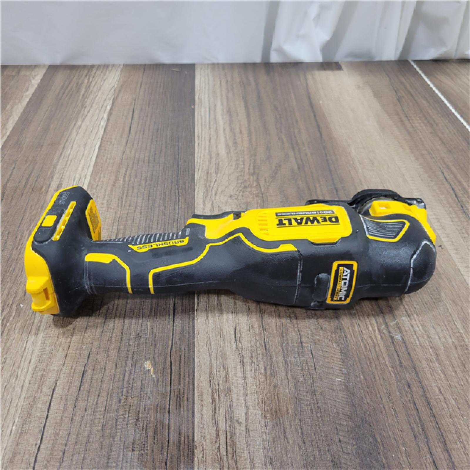 AS-IS ATOMIC DEWALT  20V MAX Cordless Brushless Oscillating Multi Tool (Tool Only)