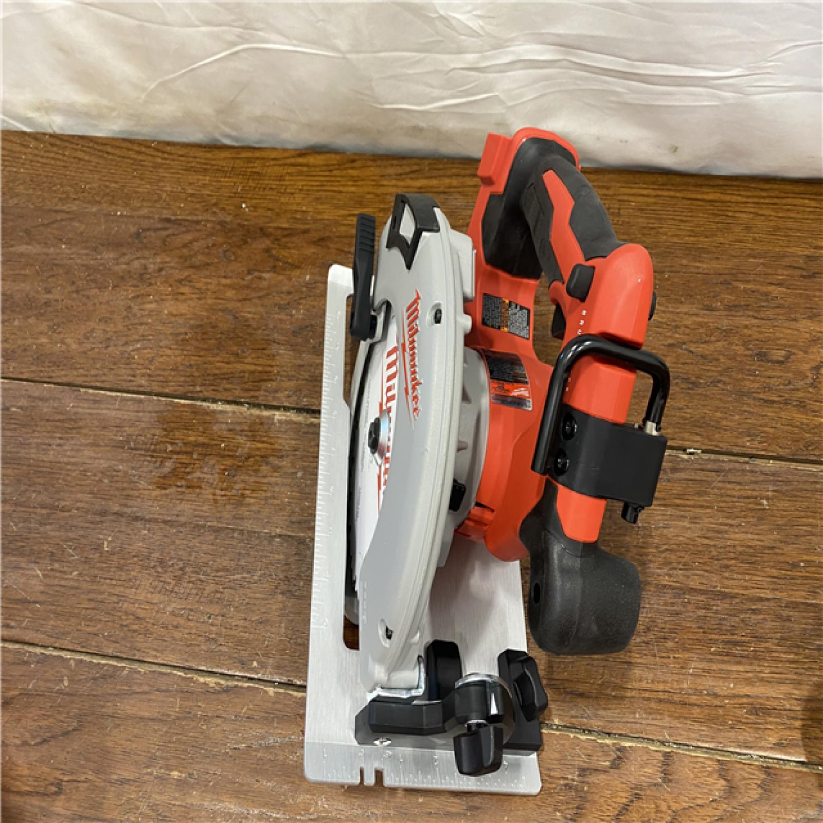 AS-IS Milwaukee M18 7-1/4  18V Brushless Circular Saw 2631-20 (Bare Tool)