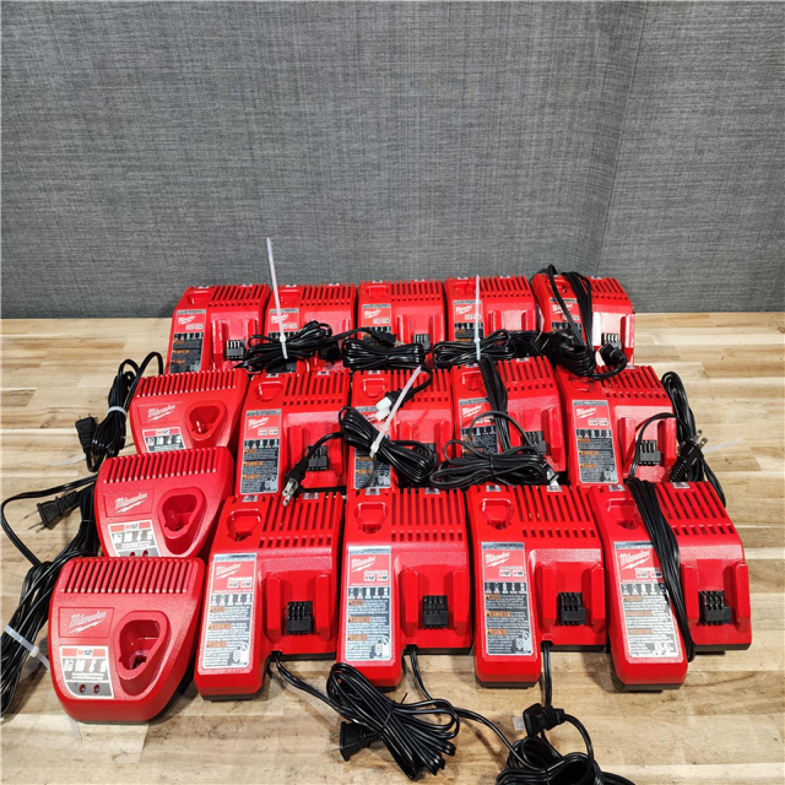 HOUSTON LOCATION - AS-IS MILWAUKEE BATTERY CHARGER PACK QTY - 16