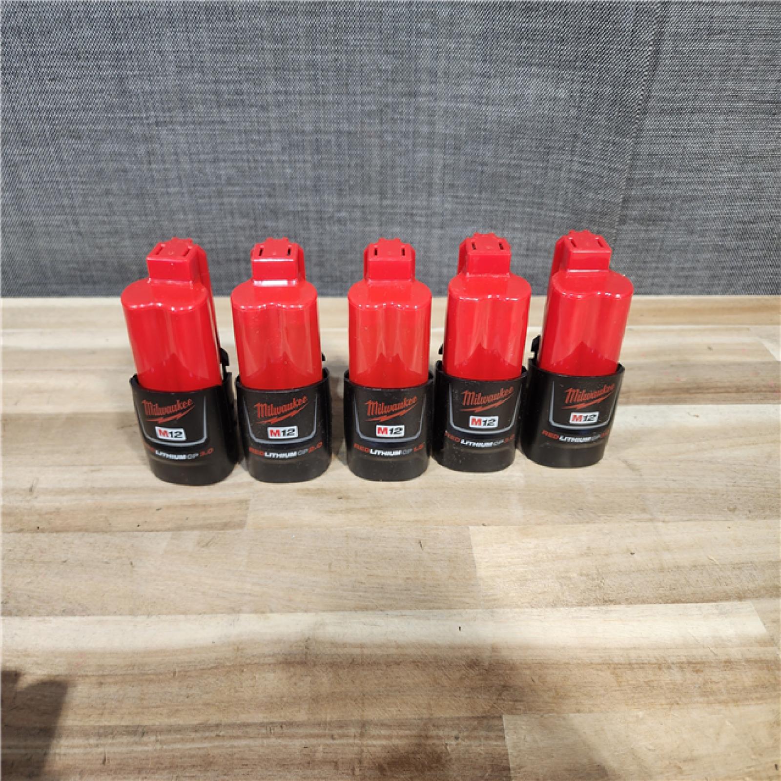 HOUSTON LOCATION - AS-IS MILWAUKEE BATTERY PACK QTY - 15