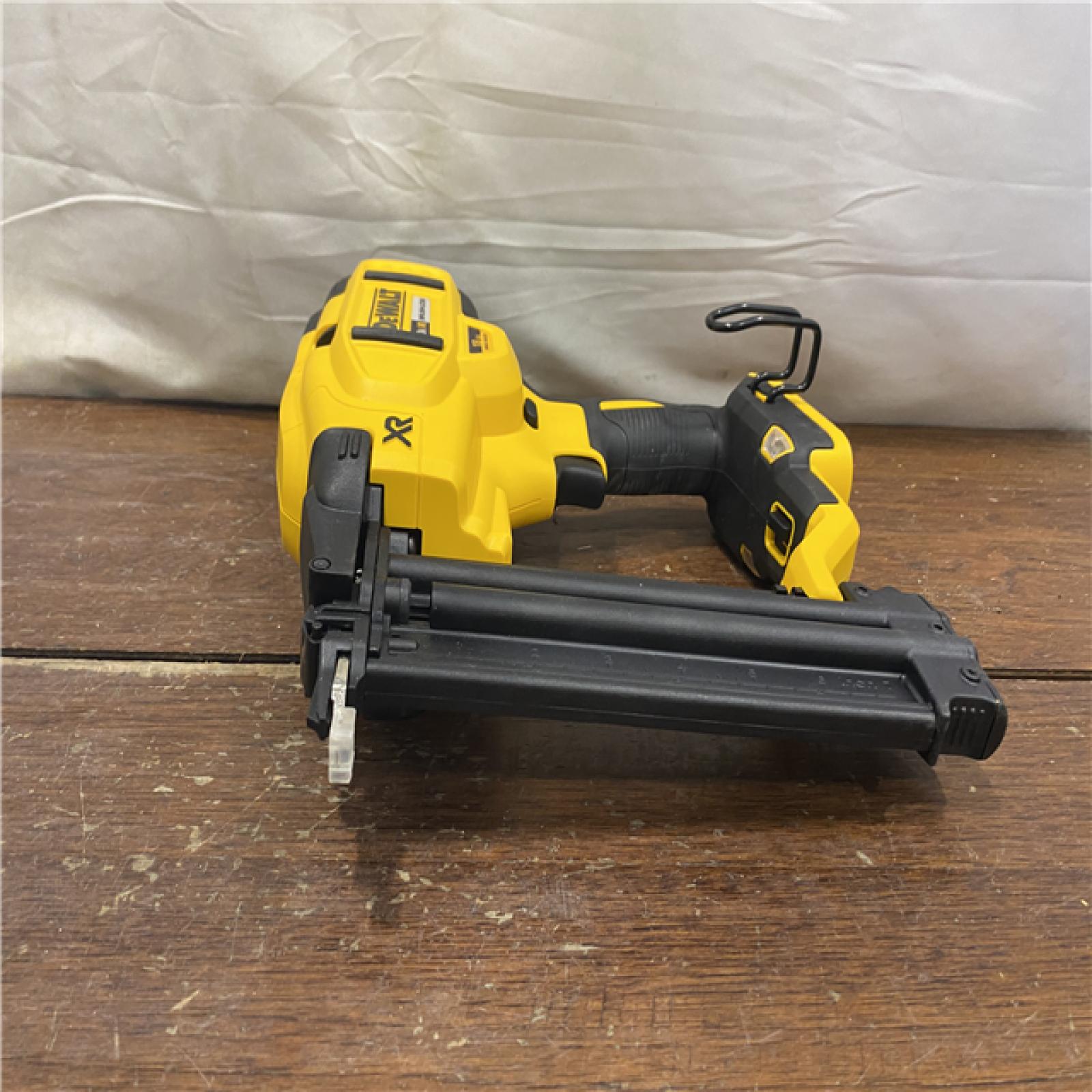 AS-IS DEWALT 20V MAX XR 18 Gauge Brad Nailer Kit