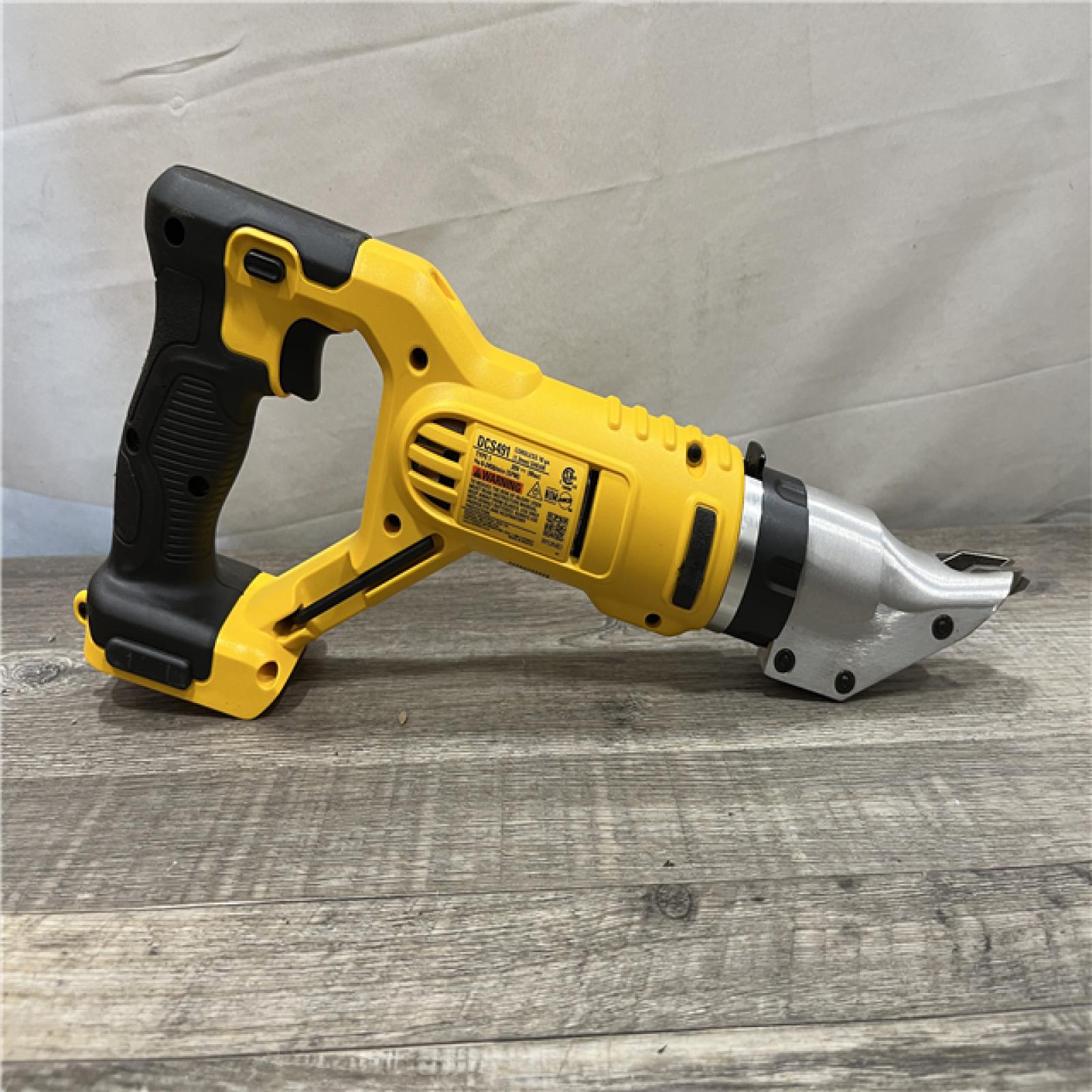 AS-IS DEWALT 20V MAX Cordless 18-Gauge Swivel Head Shears (Tool Only)