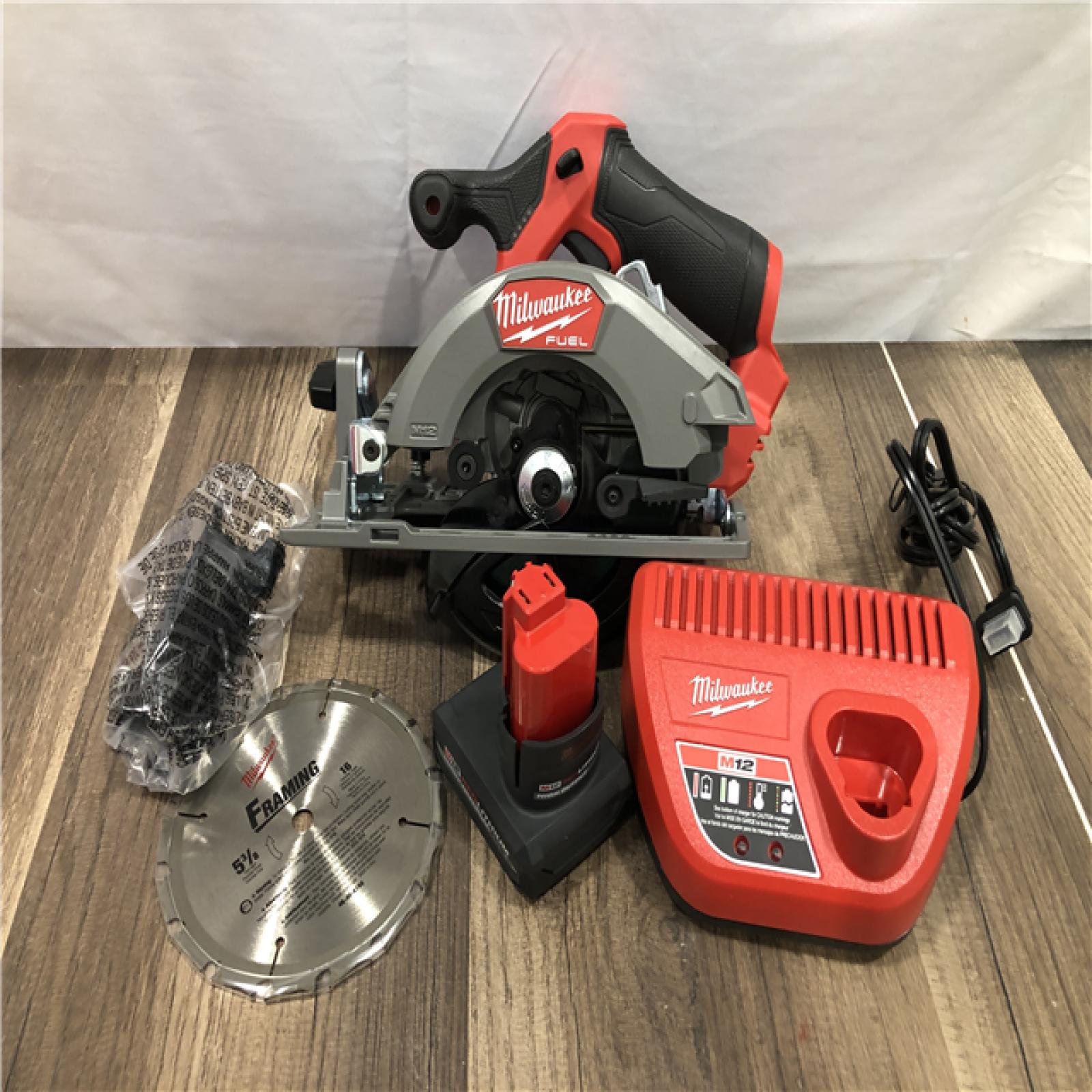 AS-IS Milwaukee FUEL 12V Lithium-Ion Brushless 5-3/8 in. Cordless Circular Saw Kit