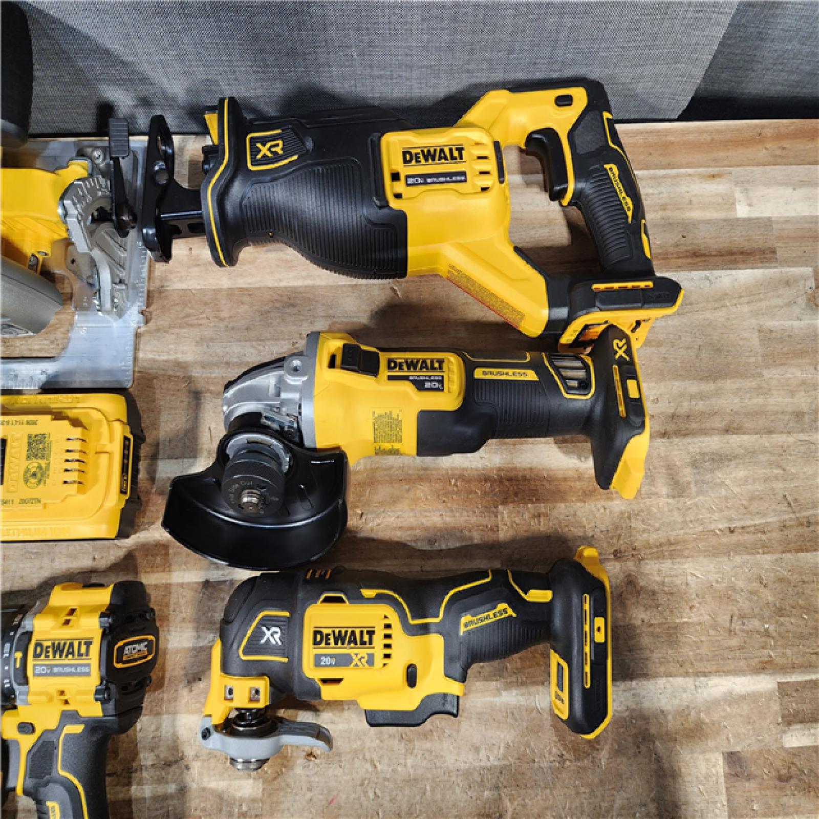 HOUSTON LOCATION - AS - IS DEWALT 6 TOOL COMBO KIT W/ (2) BATTERY & CHARGER