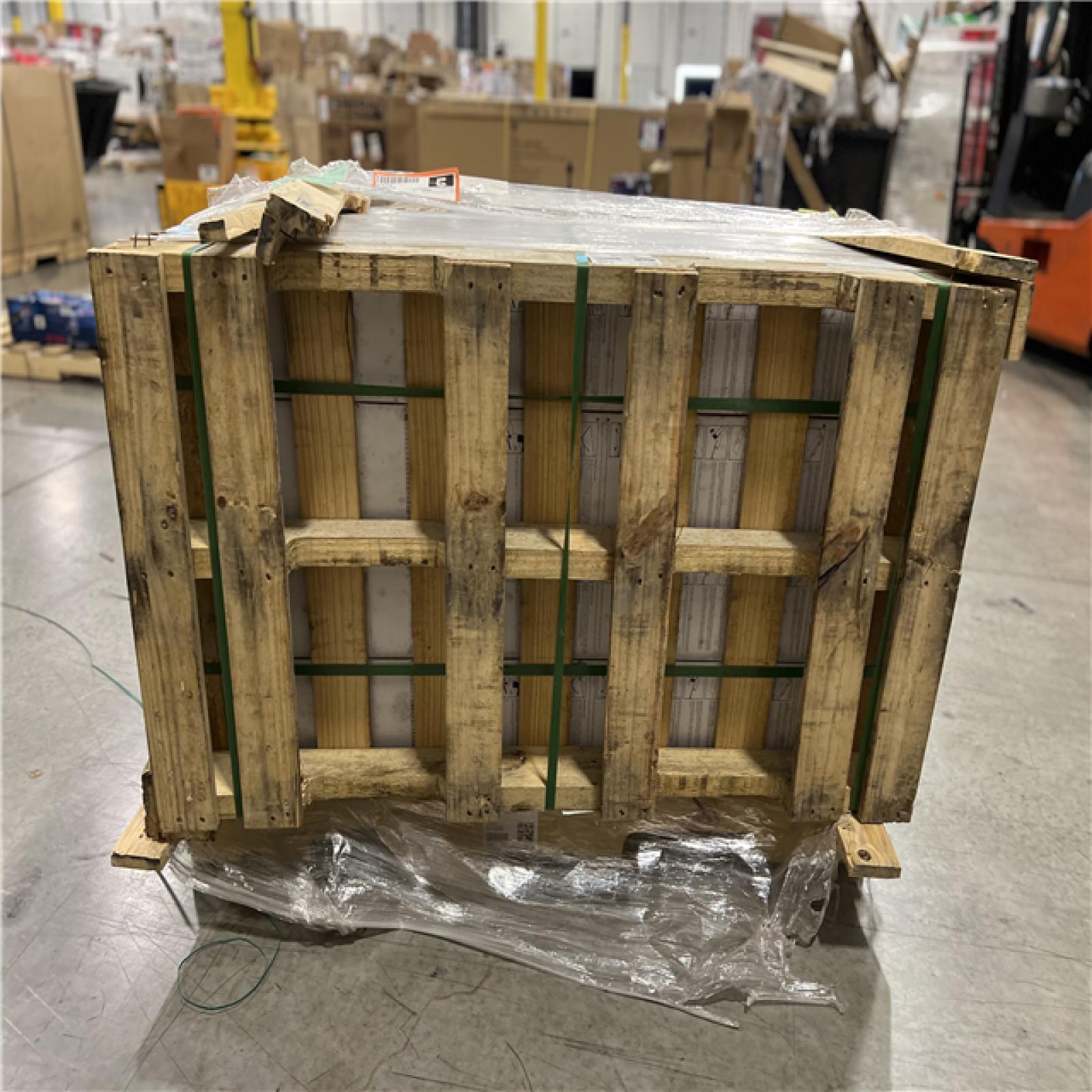 DALLAS LOCATION- TrafficMaster Birchwood Meadows Oak 6 MIL x 6 in. W x 48 in. L Waterproof Click Lock Luxury Vinyl Plank Flooring (21.95 sqft/case) PALLET -( 44 CASES)