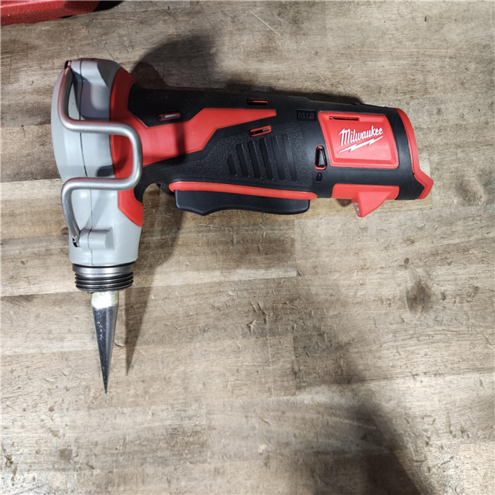 HOUSTON LOCATION - AS-IS Milwaukee M12 12V Lithium-Ion Cordless PEX Expansion Tool Kit with (2) 1.5 Ah Batteries  (3) Expansion Heads and Hard Case